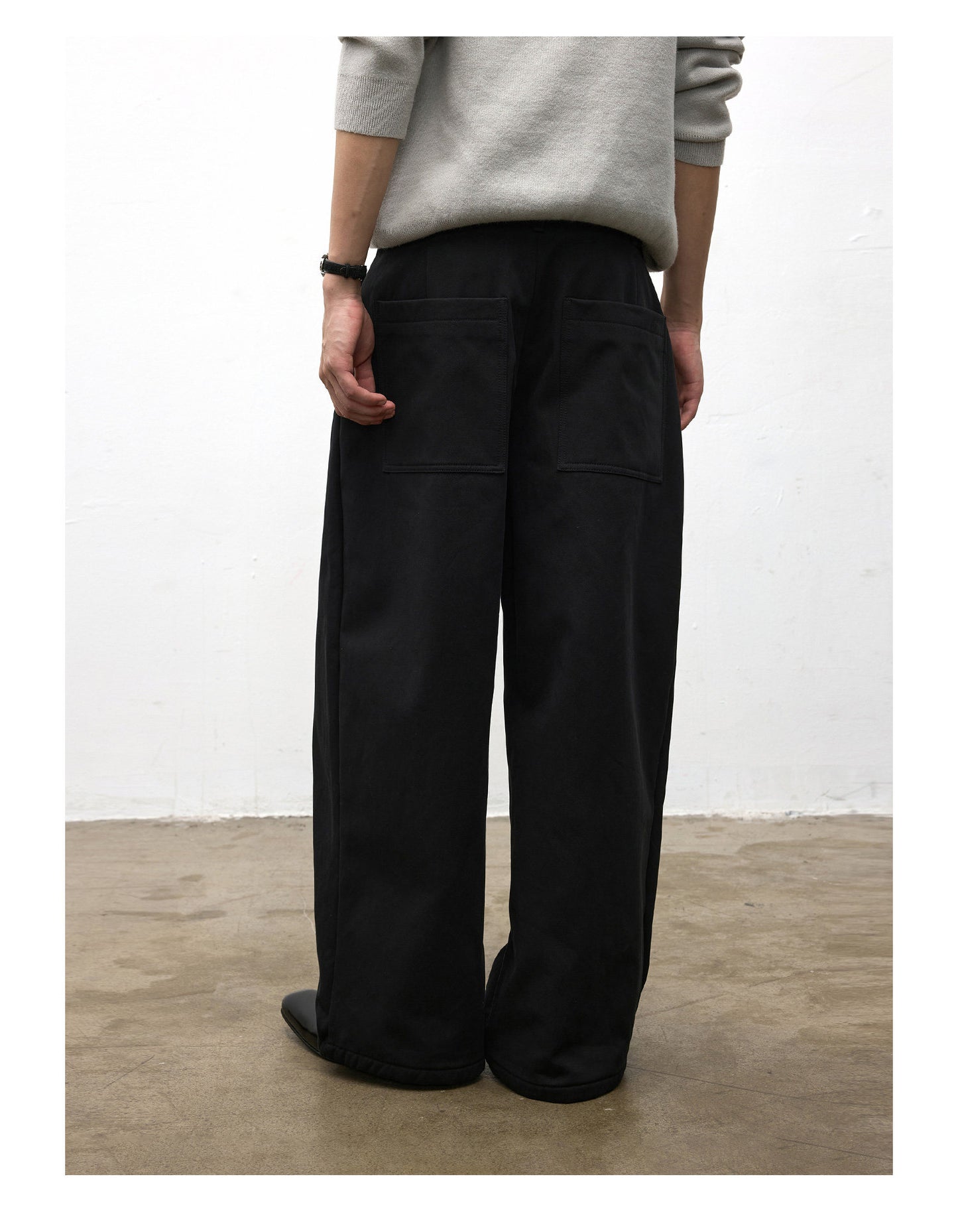 Three-dimensional pleated design casual pants