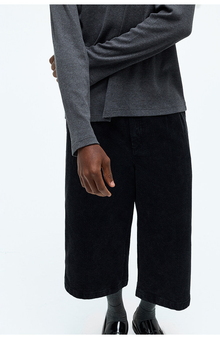 Corduroy Textured Cropped shorts