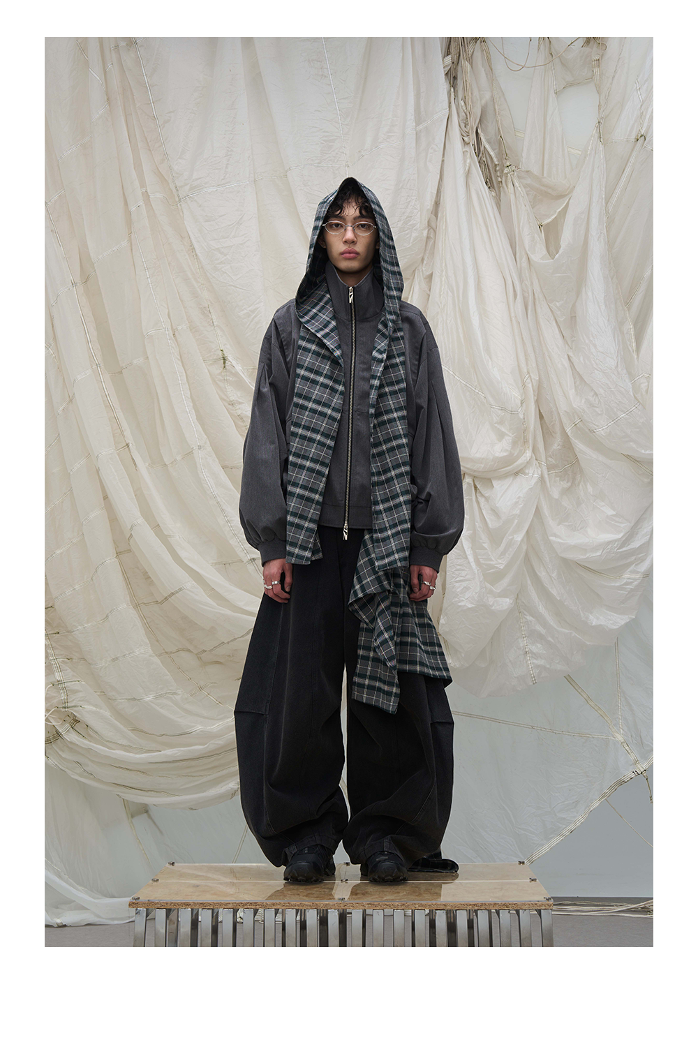 Detachable checkered jacket