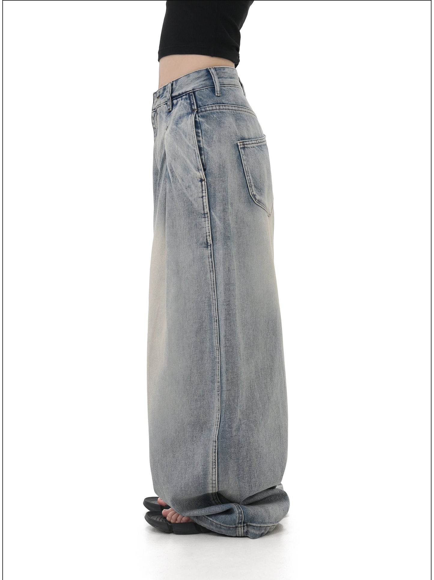 Pleated Design Jeans
