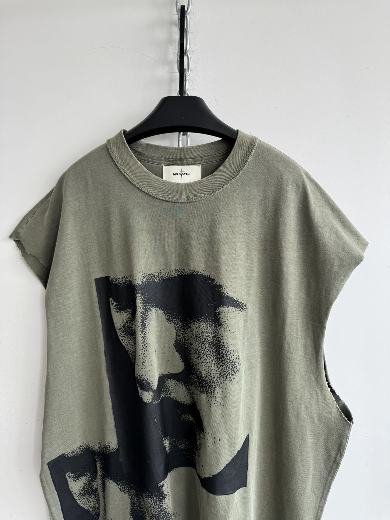 Batik-style damaged sleeveless shirt