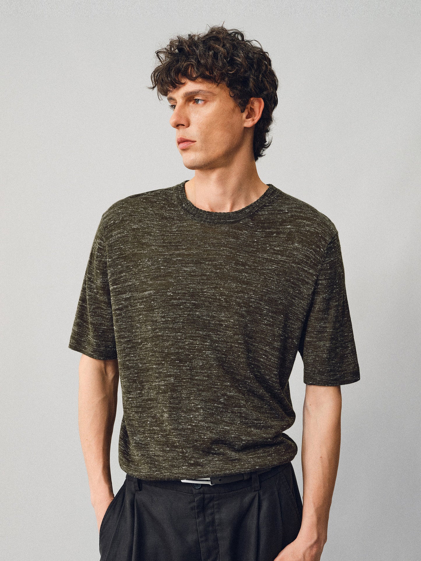 Tight-fitting T-shirt