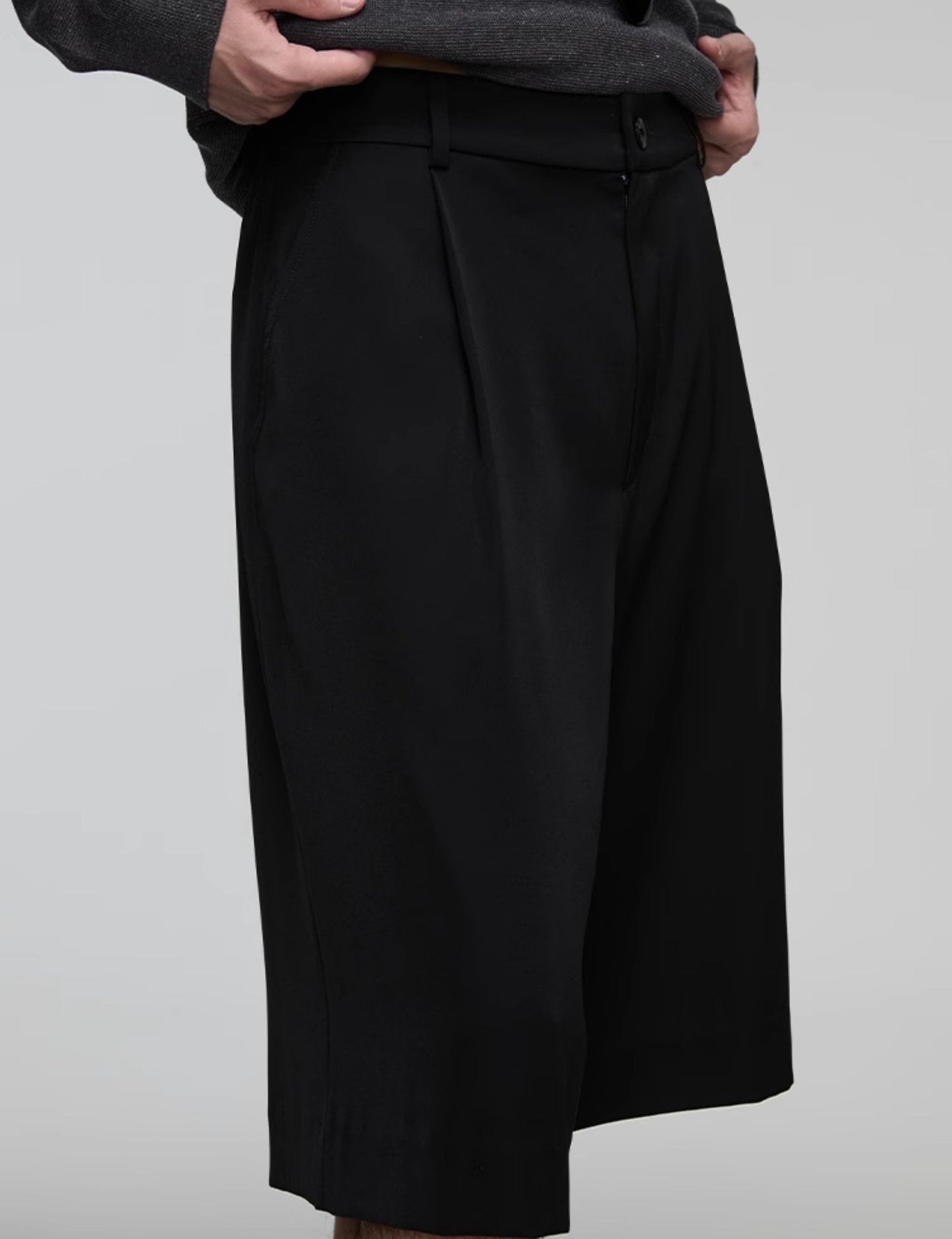 Elastic waist casual shorts