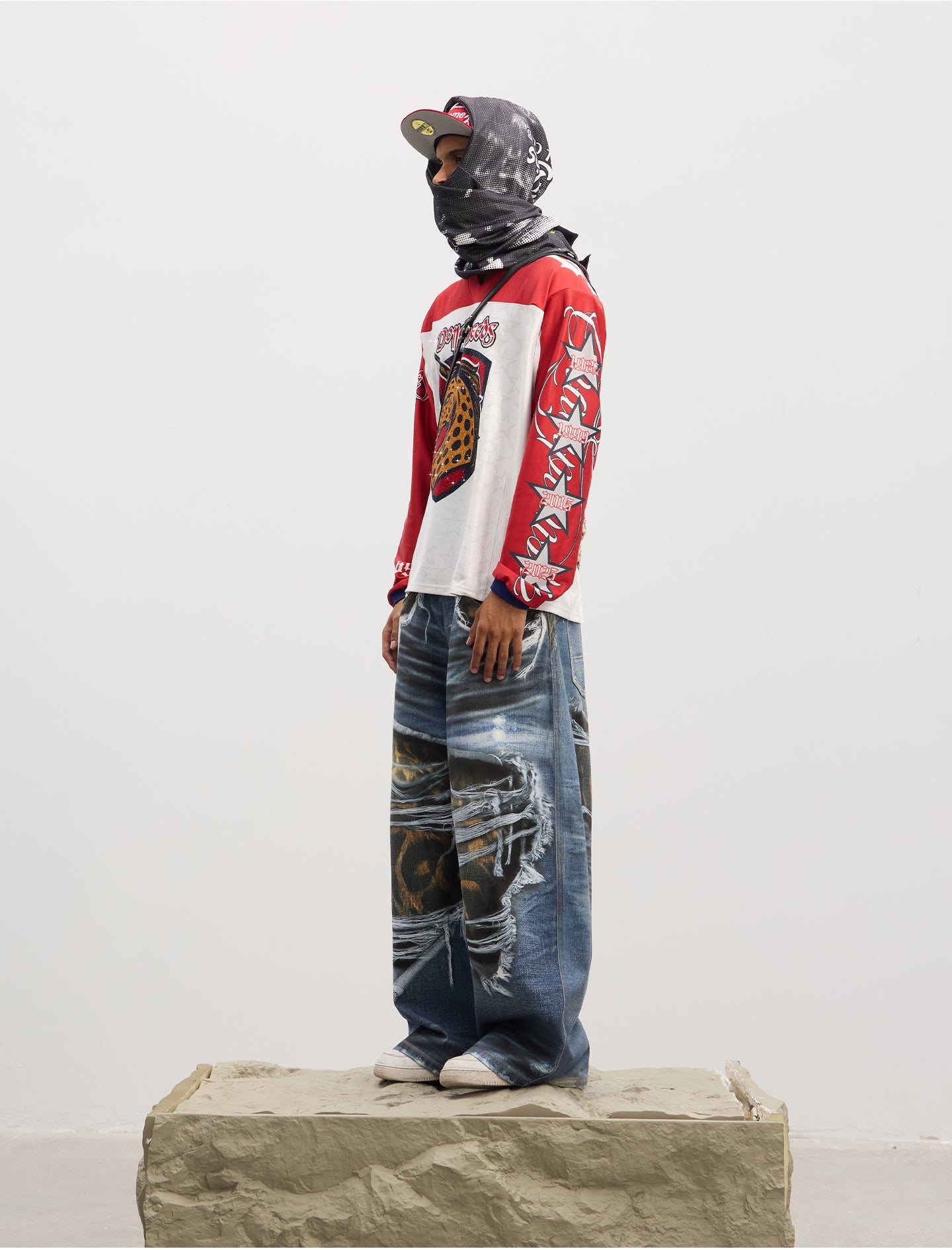 Wash-processed baggy jeans