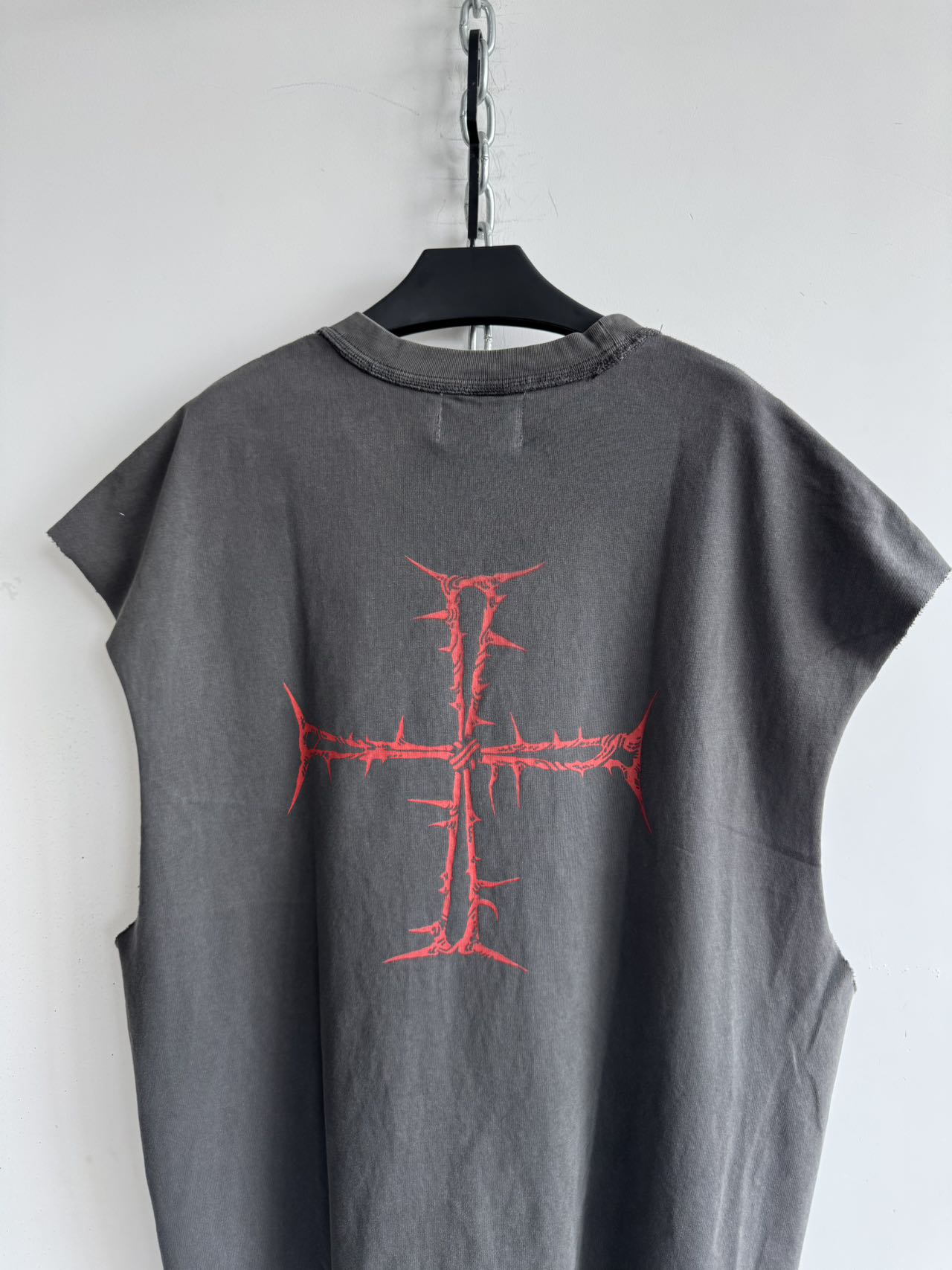 Damaged loose cotton sleeveless shirt