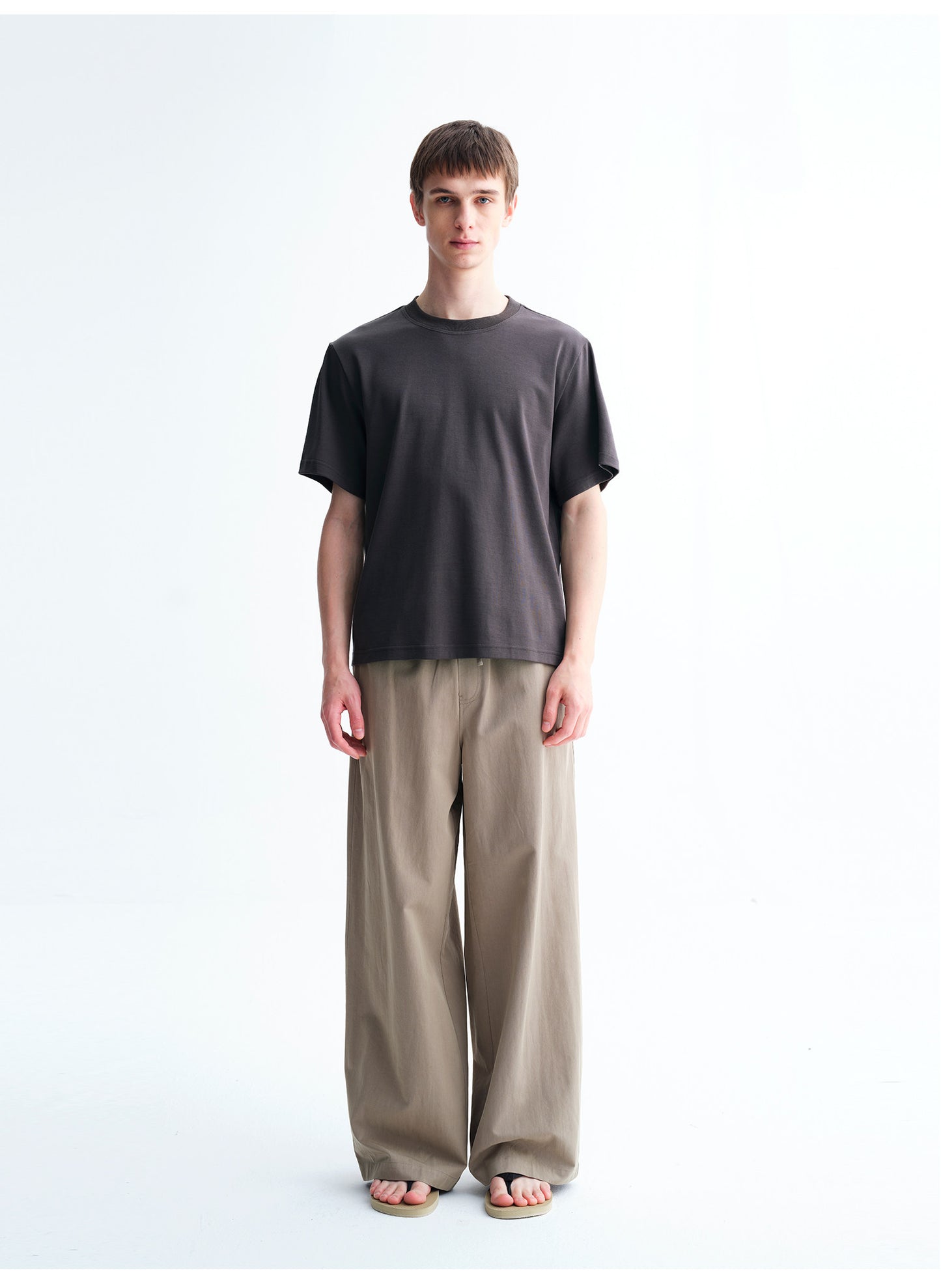 Round-Neck, Regular-Shoulder Basic T-Shirt
