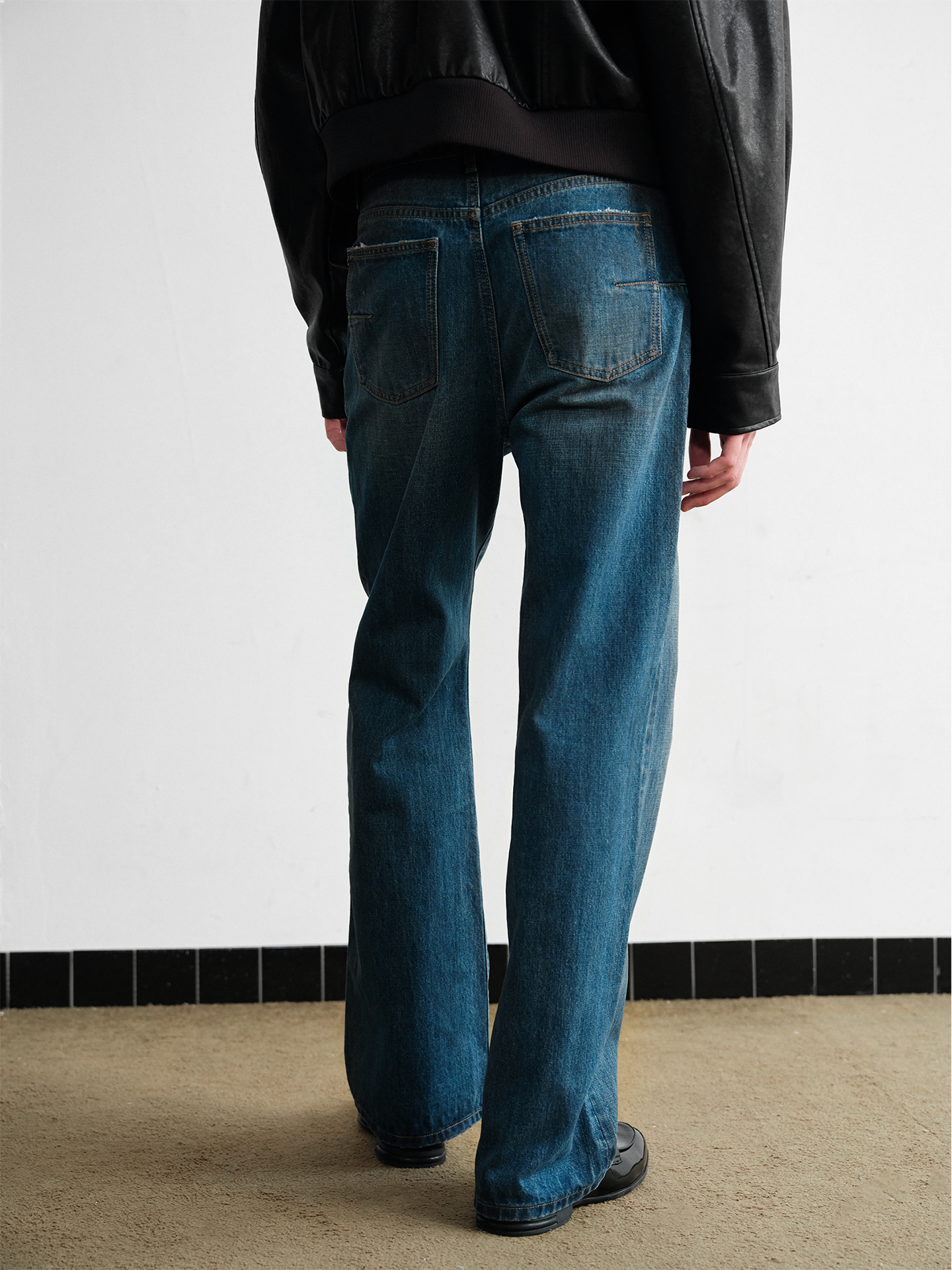 Distressed Straight Leg Jeans