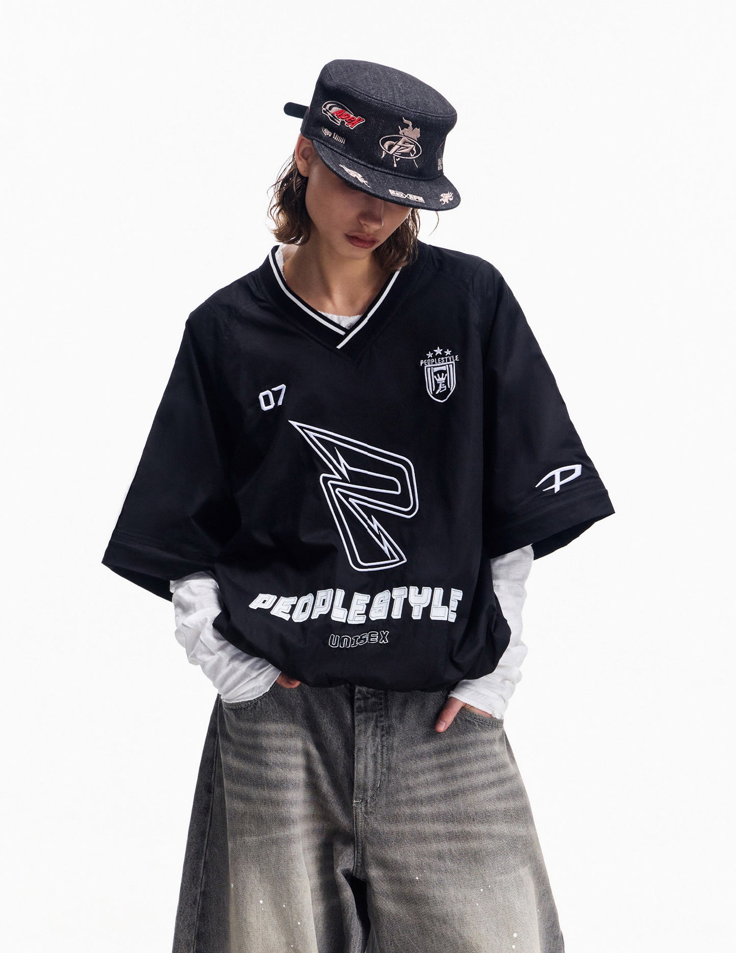 Detachable sleeves V-neck shirt