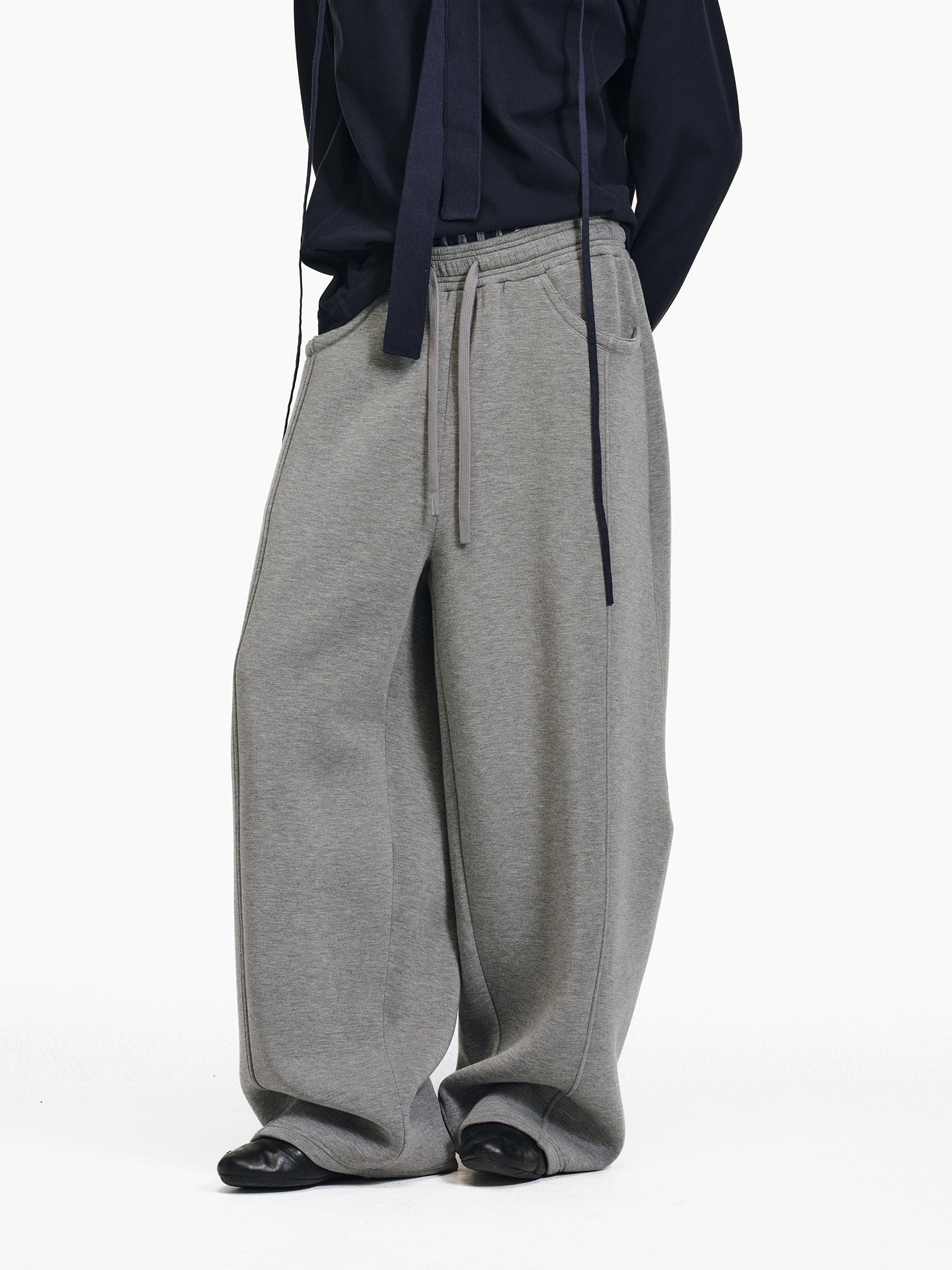 Casual pants with elastic waistband