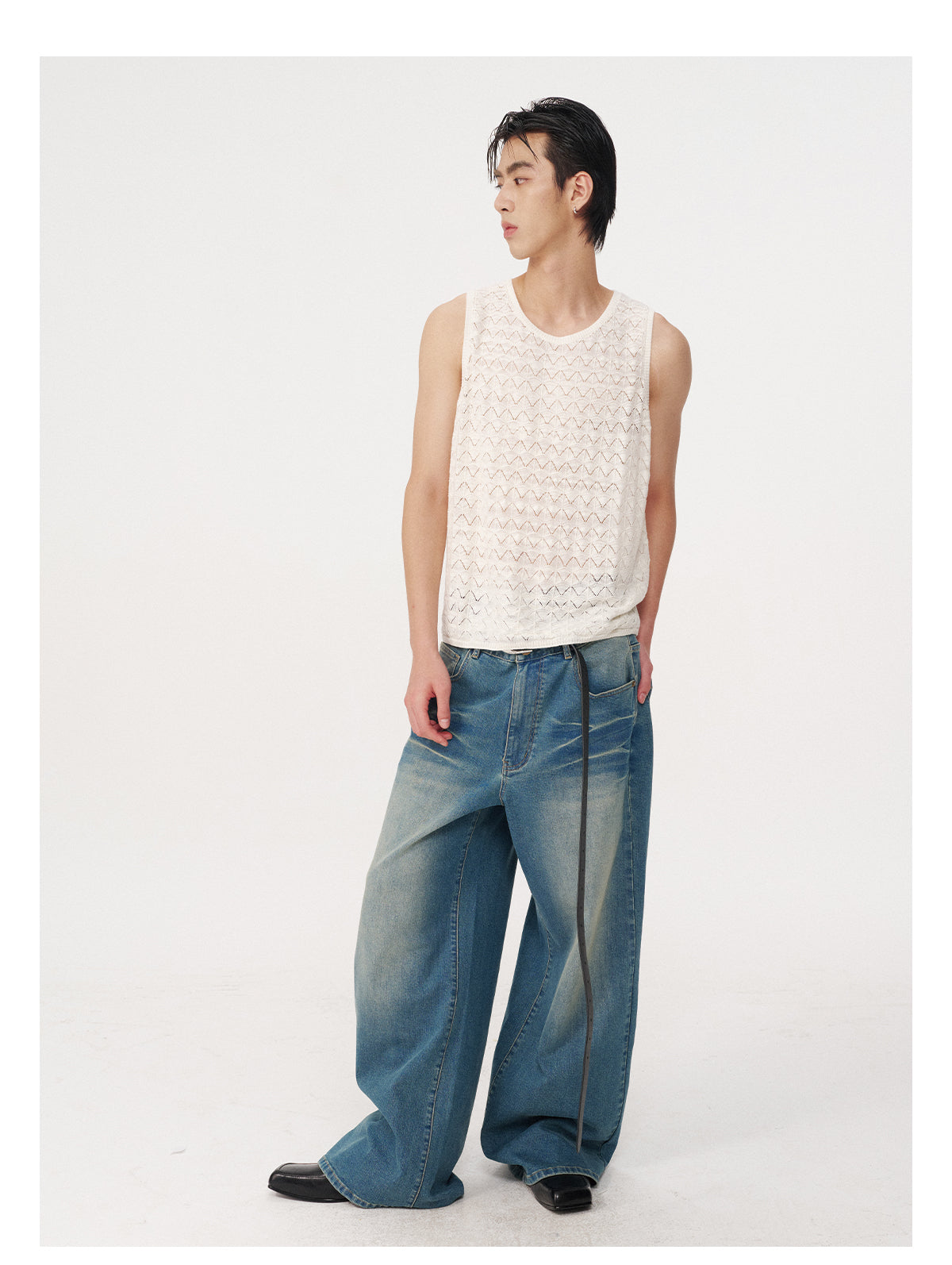 Loose-fitting tank top