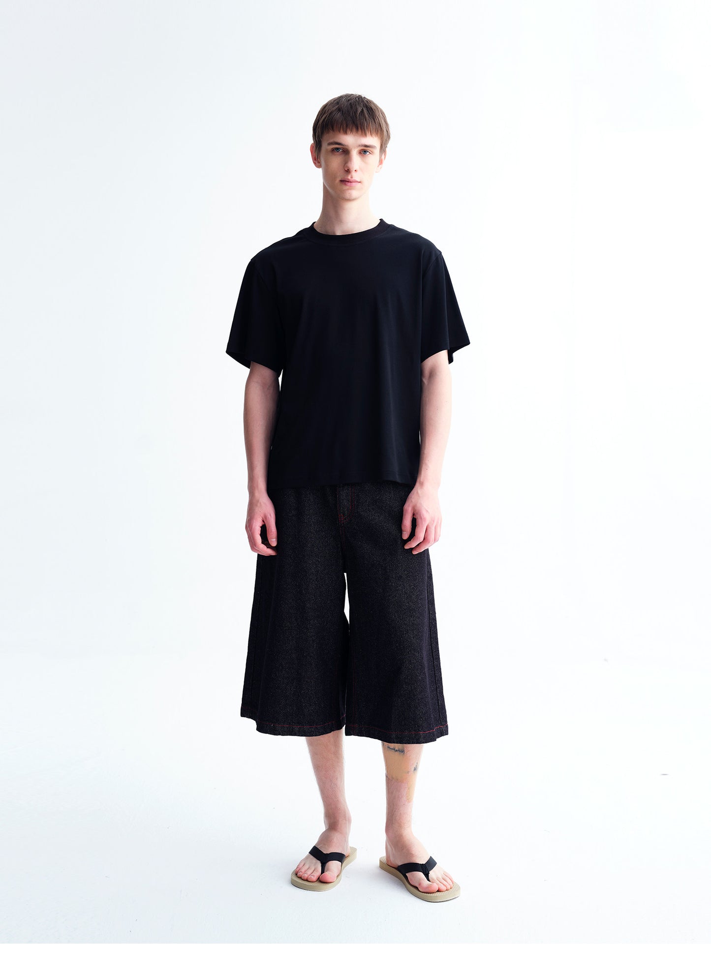 Round-Neck, Regular-Shoulder Basic T-Shirt