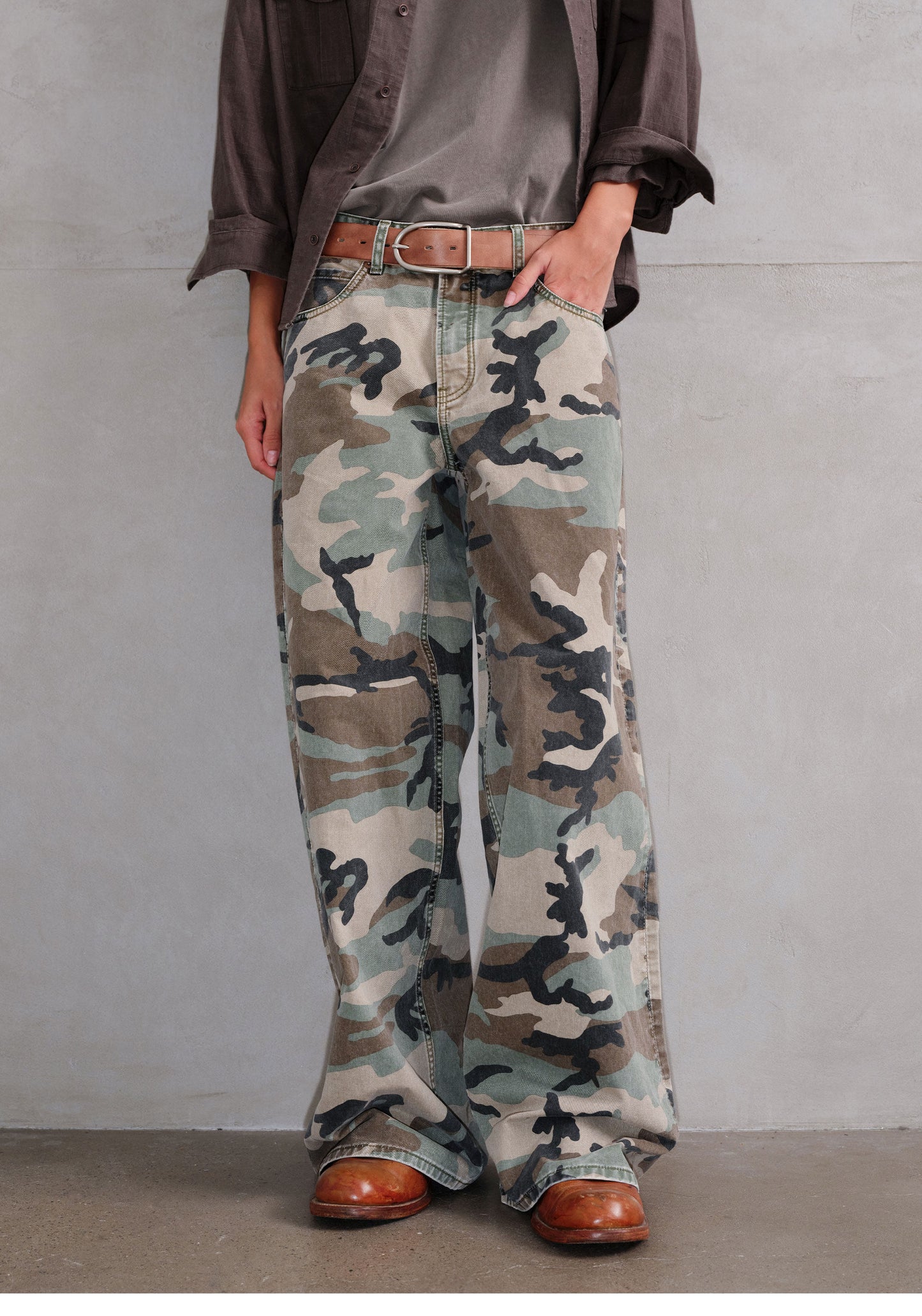 Camouflage-Print Wide-Leg Cargo Pants