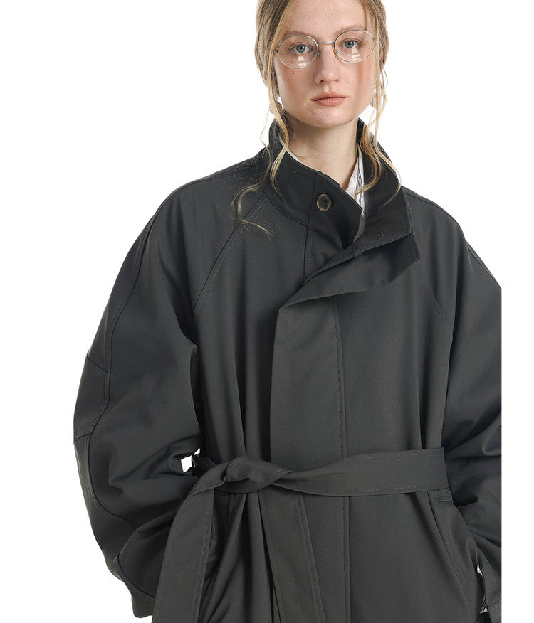 Low-style trench coat