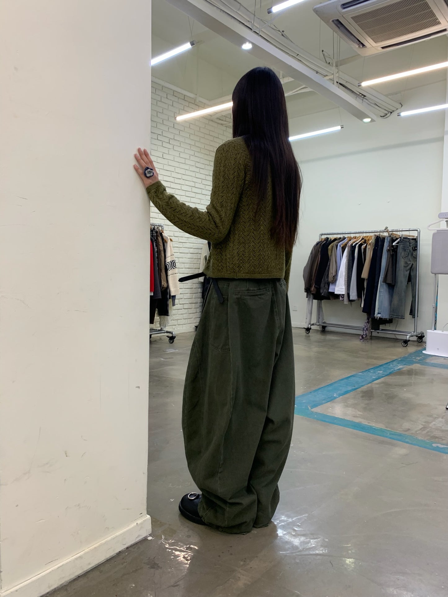 Scimitar Cut Wide Casual Pants