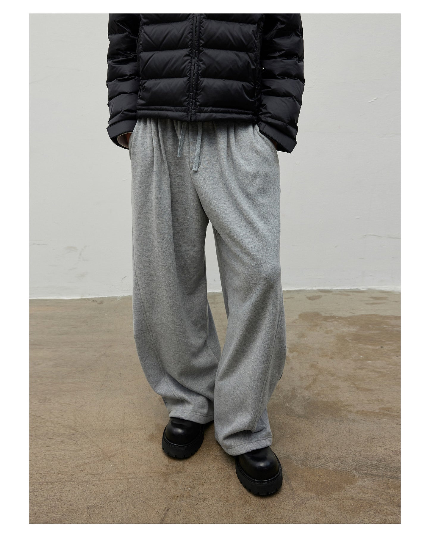 Curved Slit Sweatpants with Brushed Lining