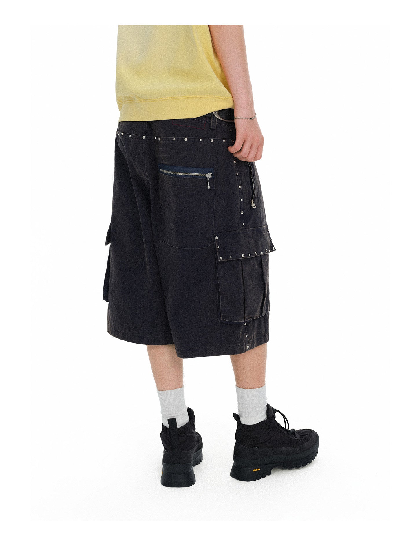 Multi-Pocket Loose Shorts