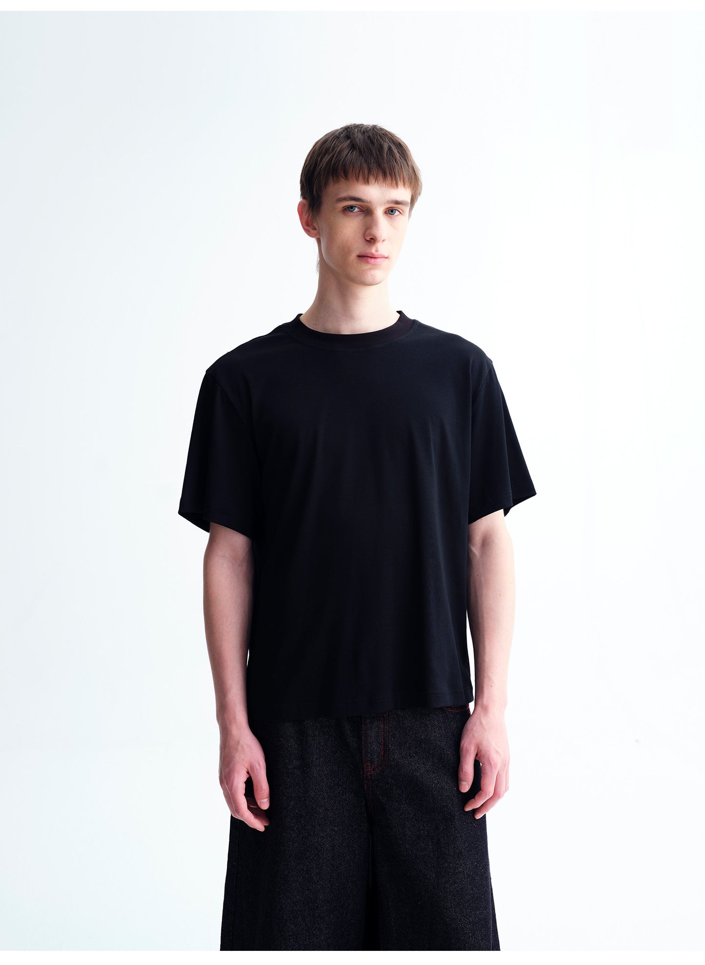 Round-Neck, Regular-Shoulder Basic T-Shirt