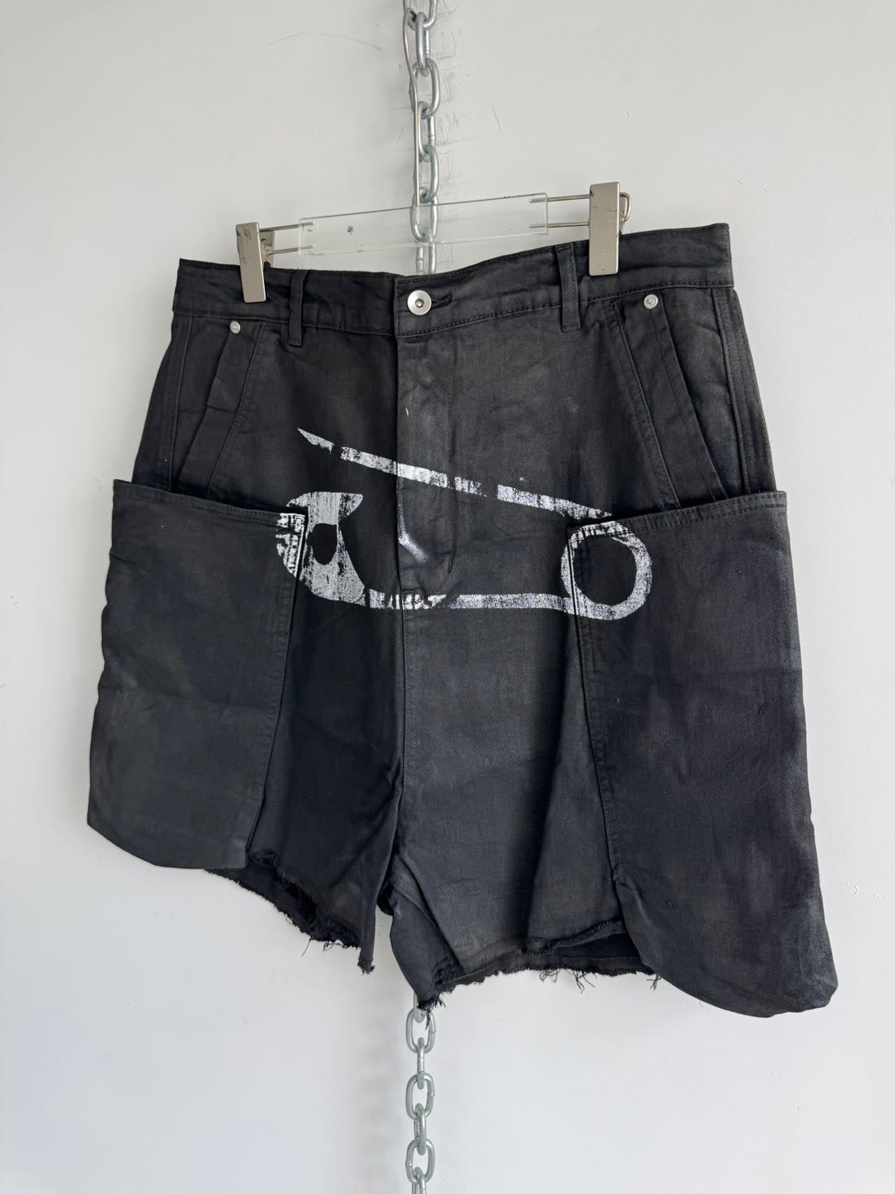 Damaged and waxed shorts