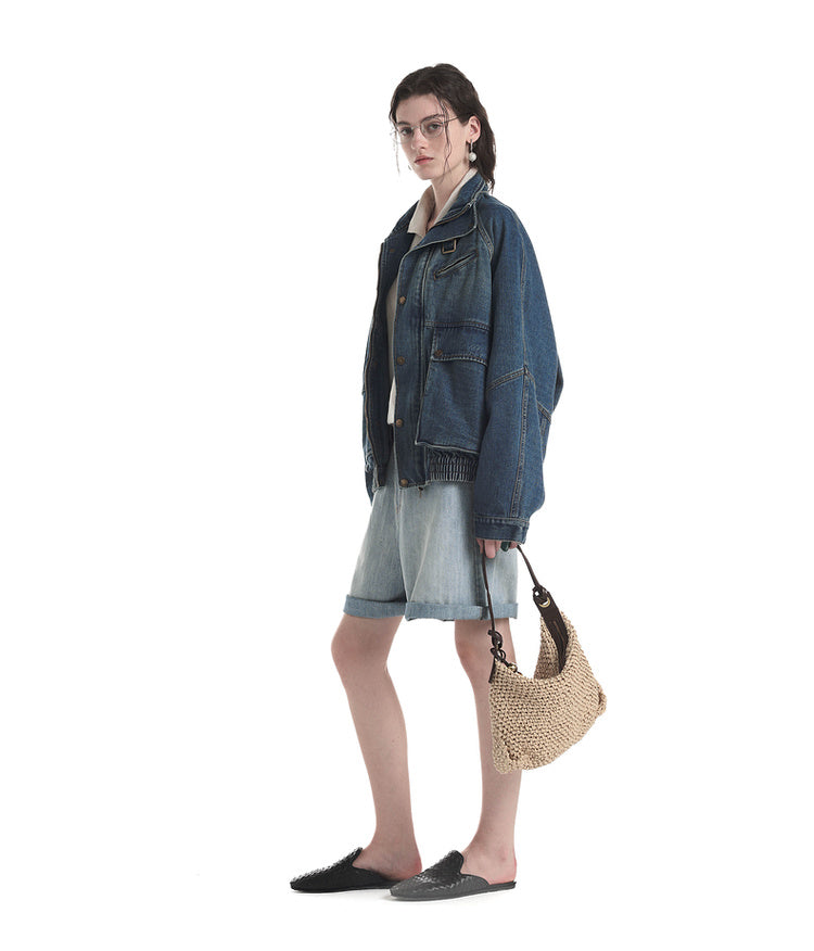 Short silhouette denim jacket