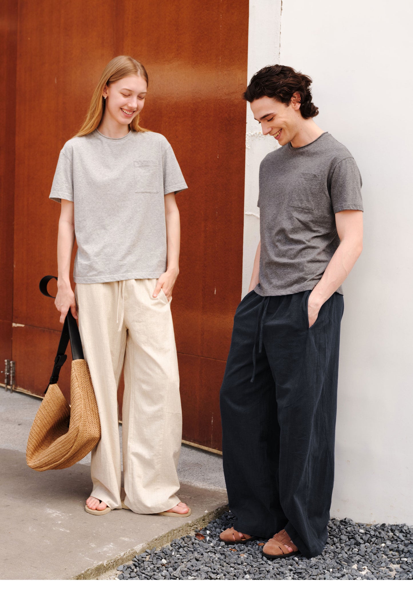 Loose-Fit T-Shirt with Frayed Collar and Pockets