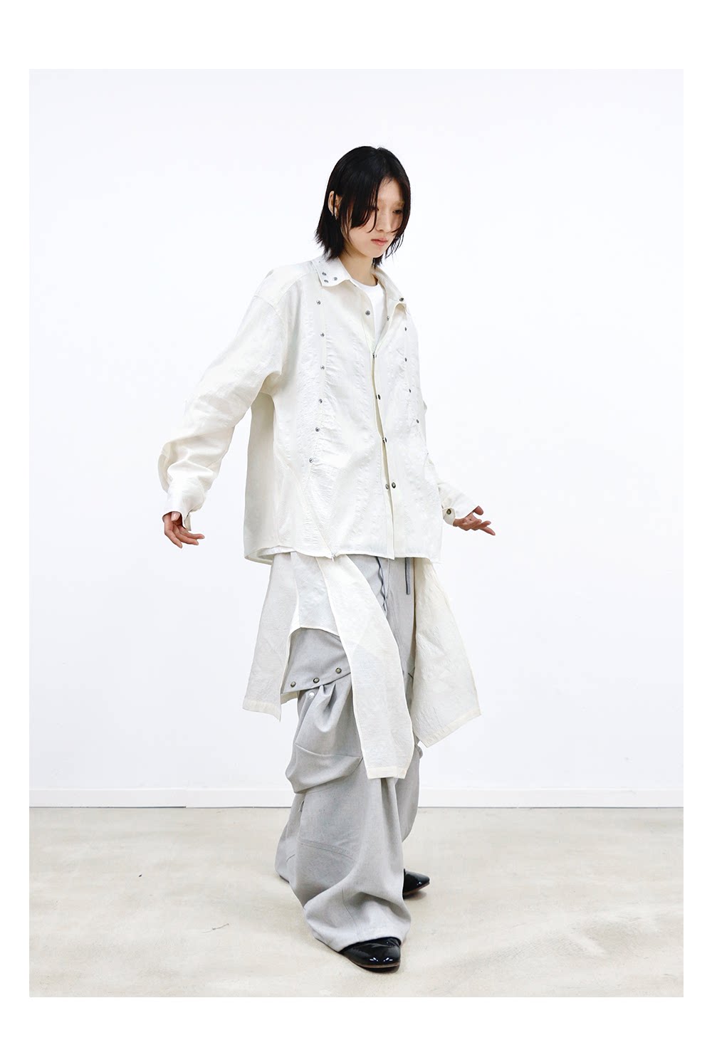Shirt with a square scarf