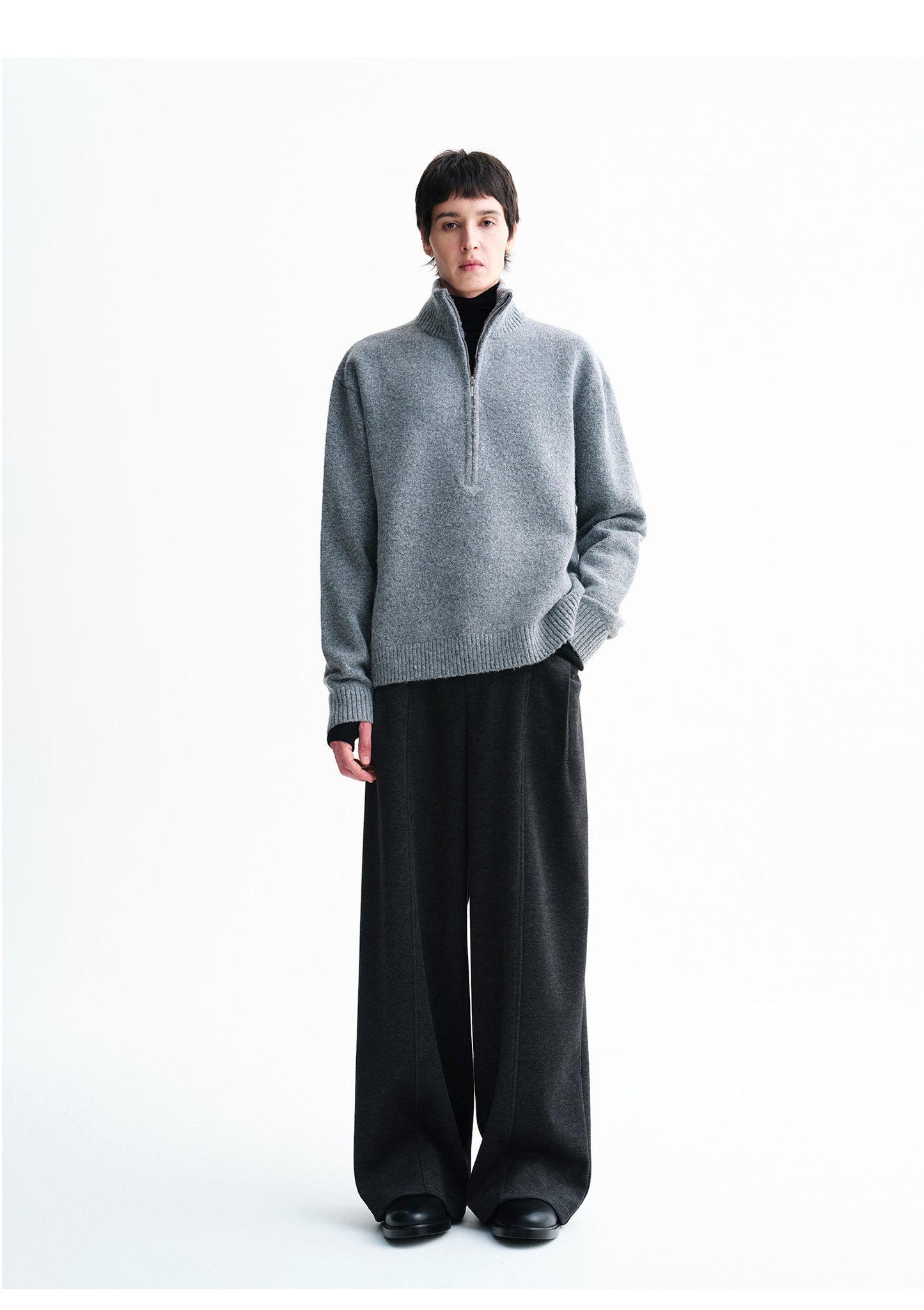 Side-seam pockets  Wide-leg pants