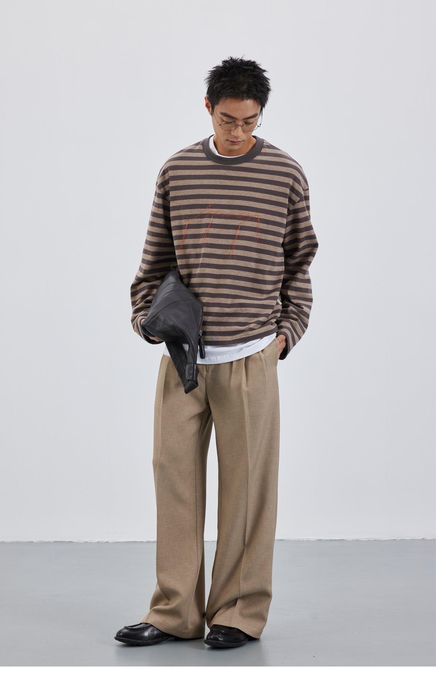 Adjustable 3-pleat casual pants