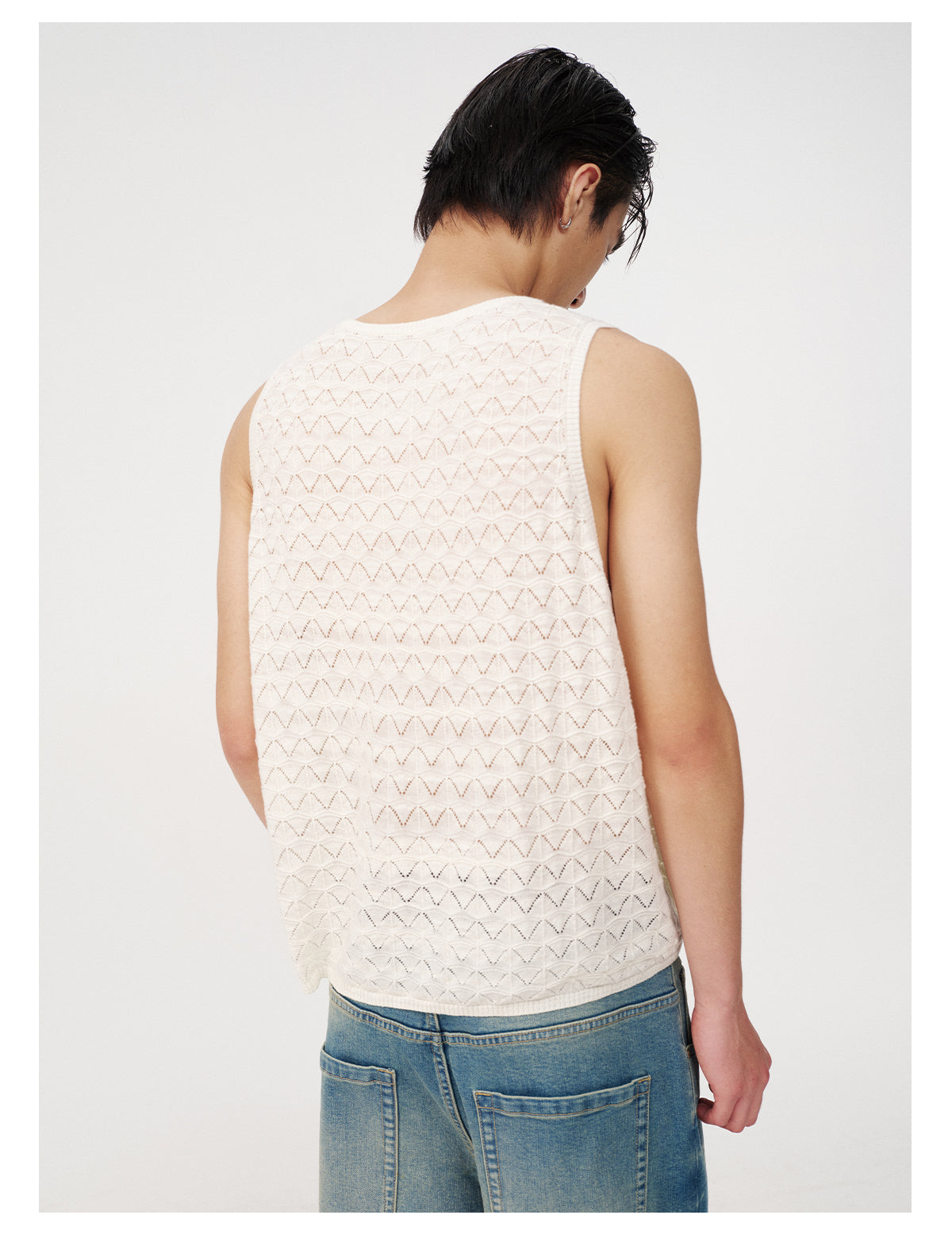 Loose-fitting tank top