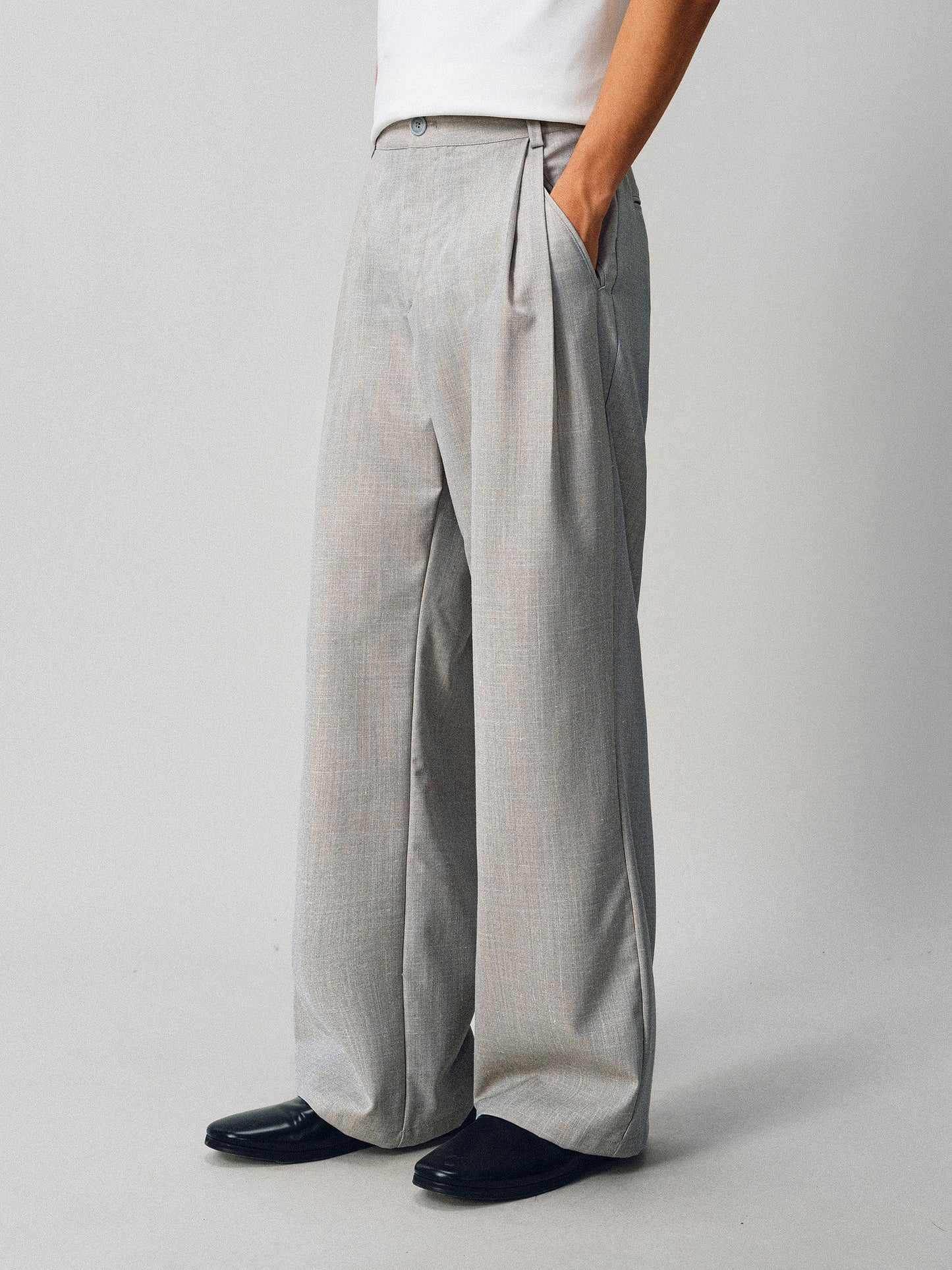 Relaxed Fit Double-Pleated Casual Pants