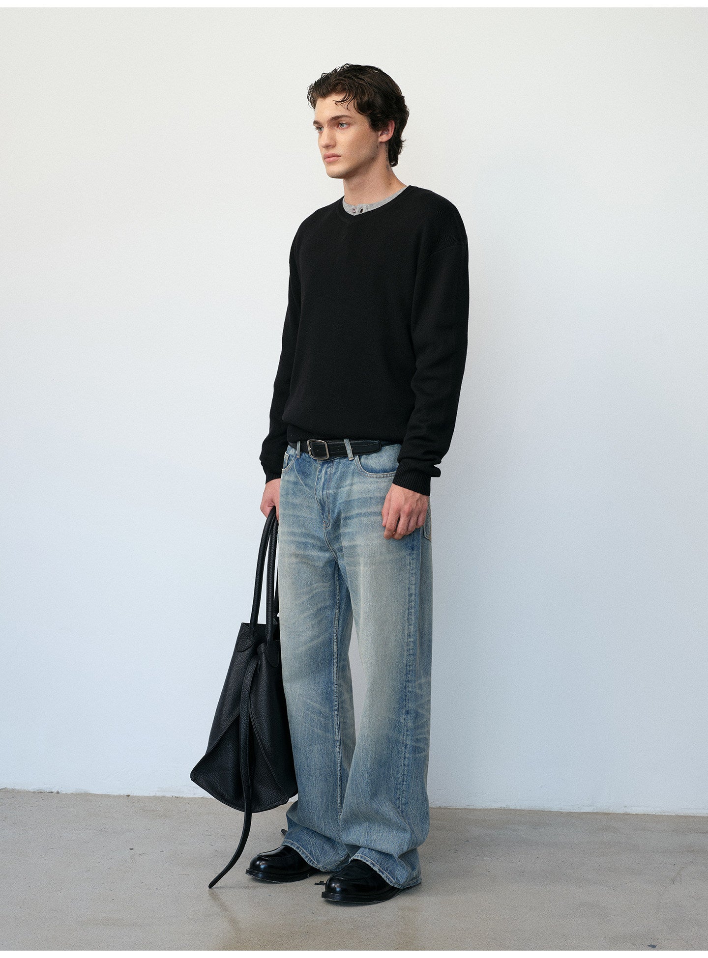 Functional Wool Yarn V-Neck Knit
