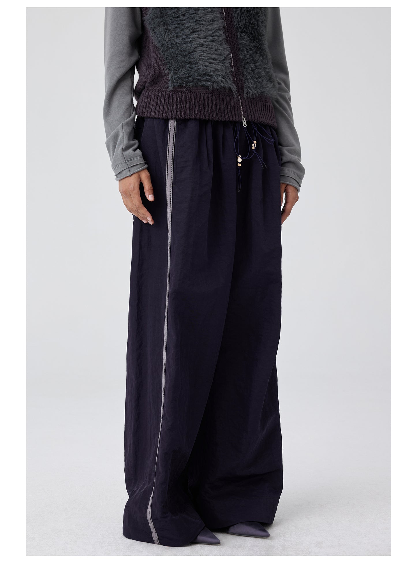 Loose-fitting nylon casual pants