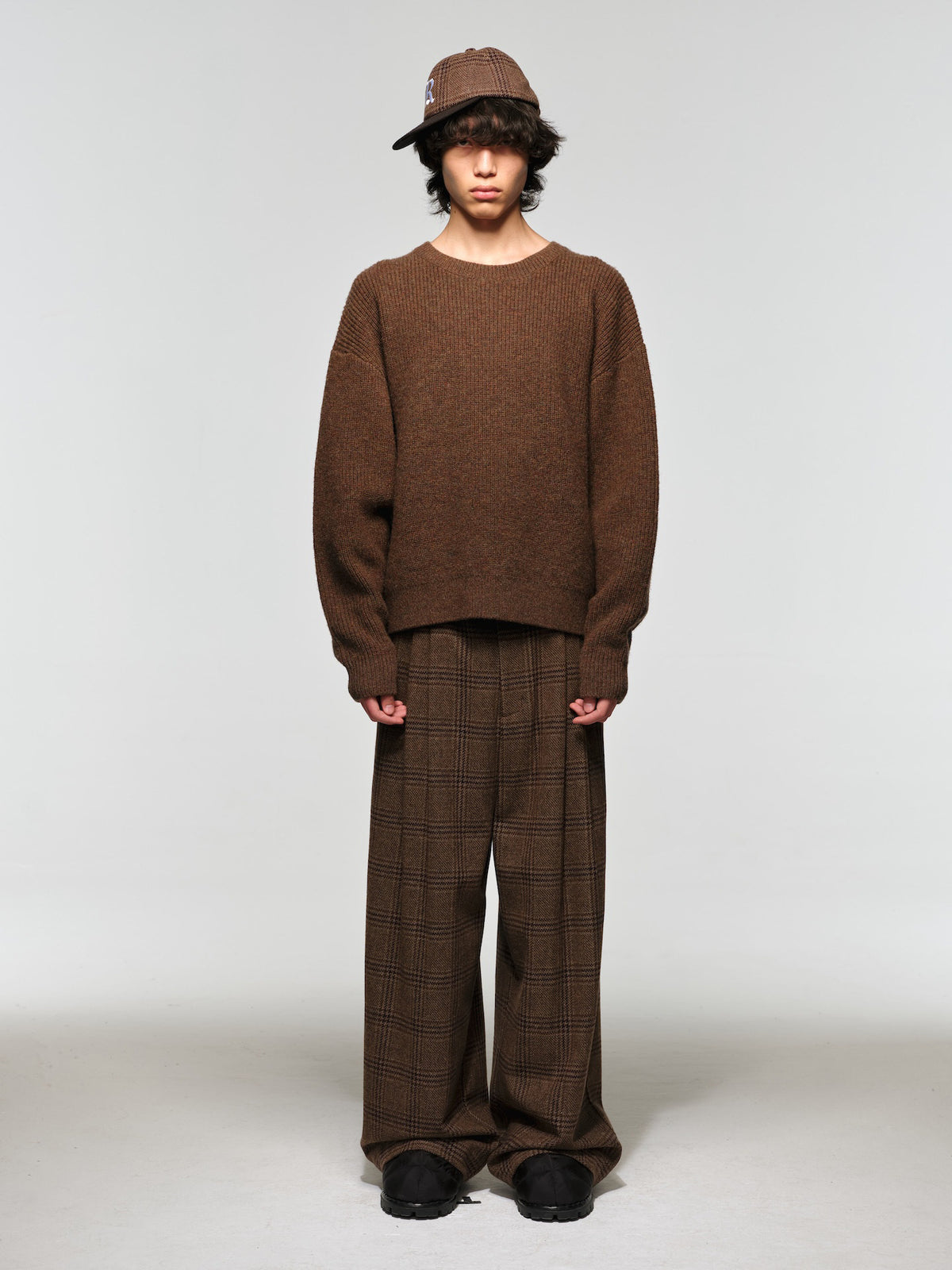 100% Shetland Wool Embroidered Round-Neck Sweater