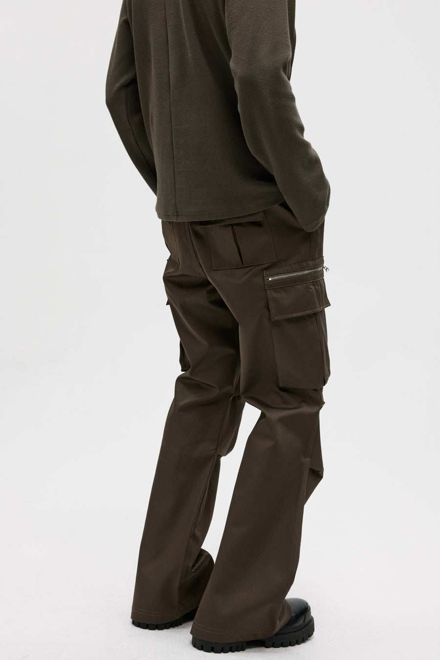 Three-dimensional patch pocket casual pants