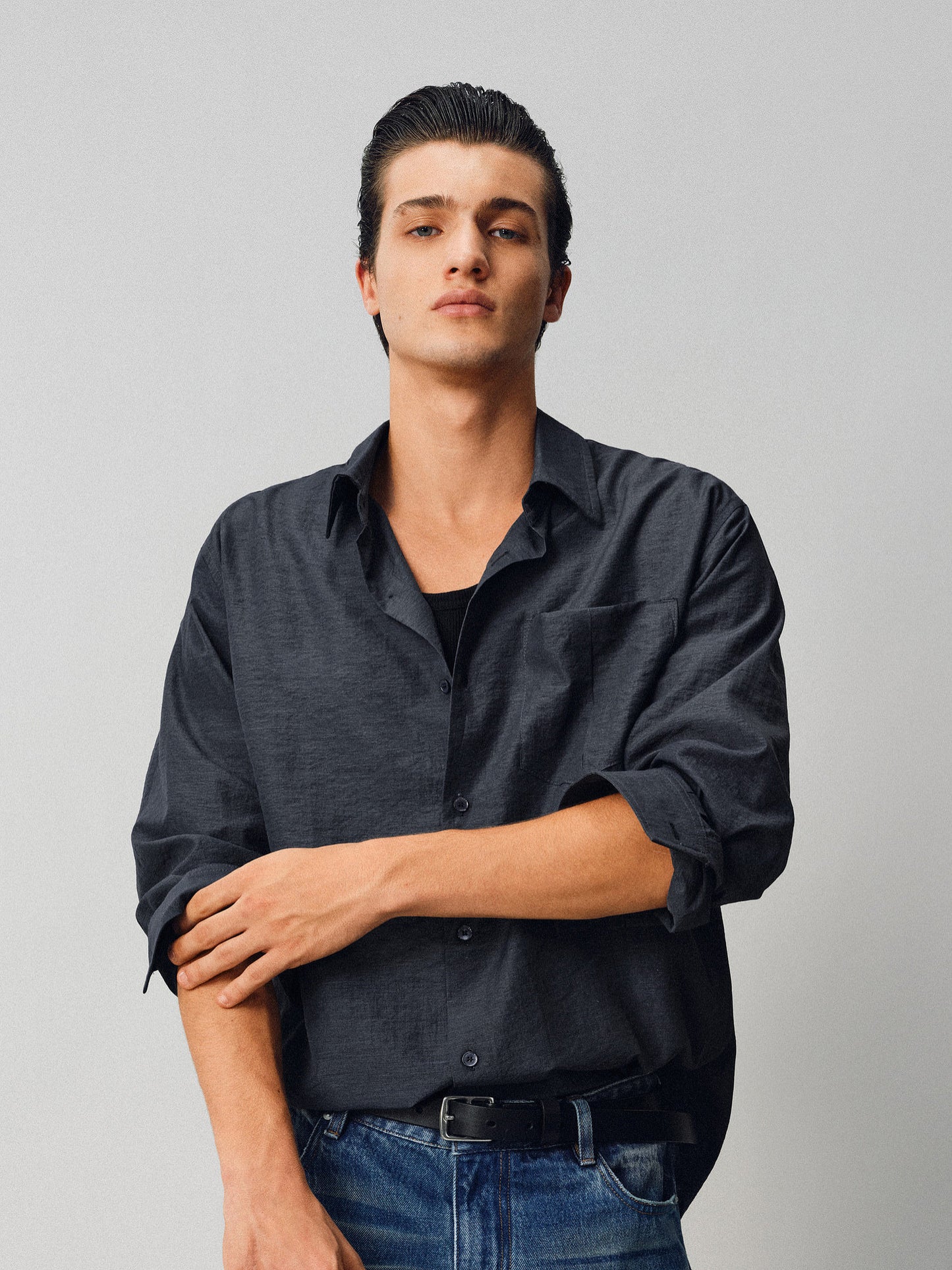 Lightweight and lightweight-feeling shirt