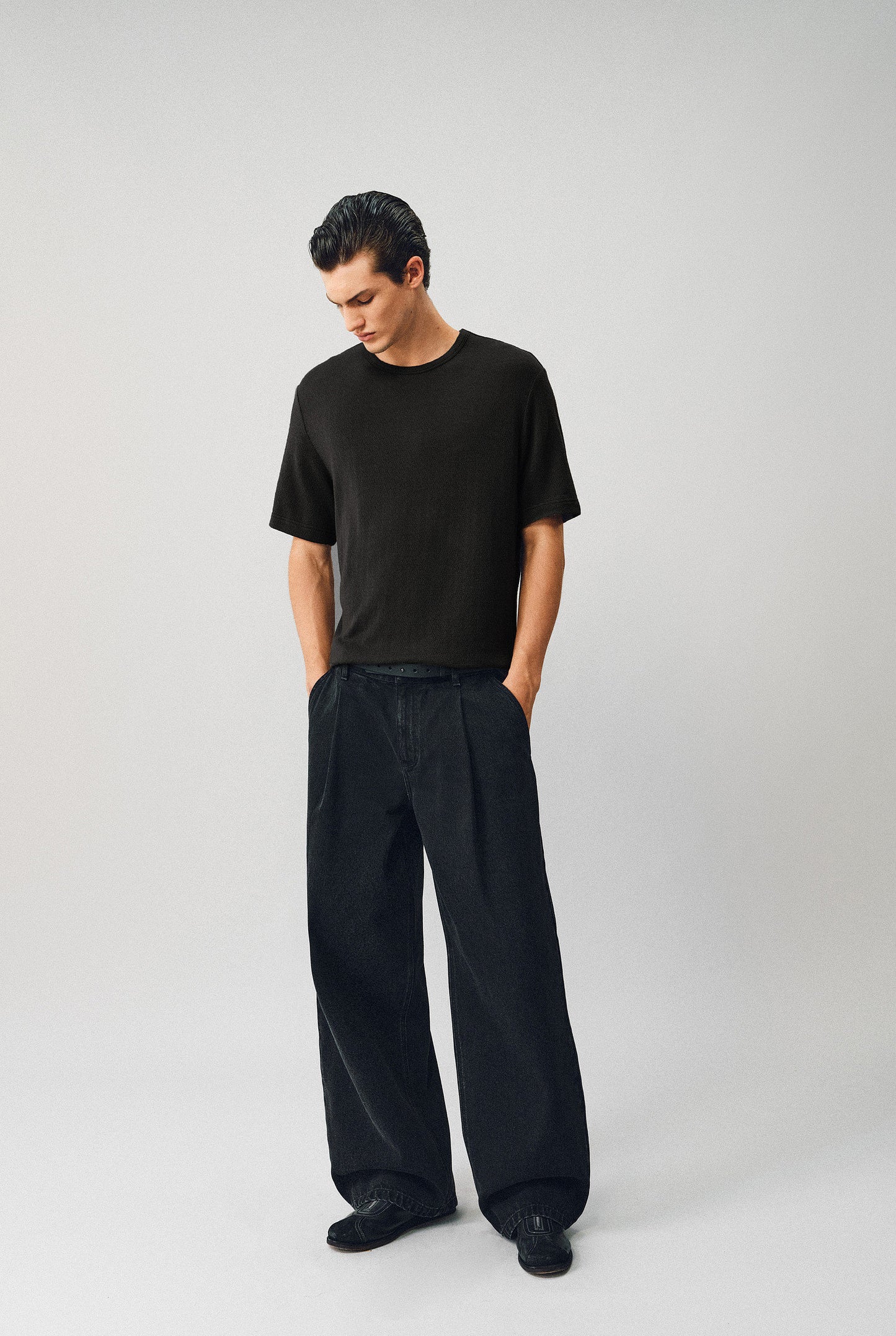 Round-neck T-shirt with a fur-like texture