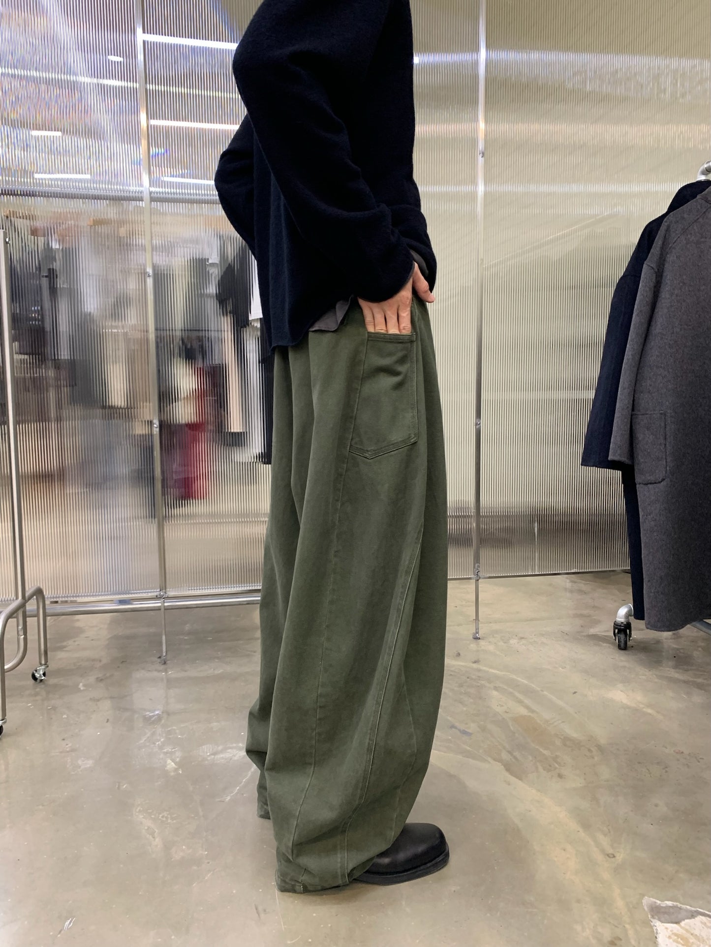 Scimitar Cut Wide Casual Pants