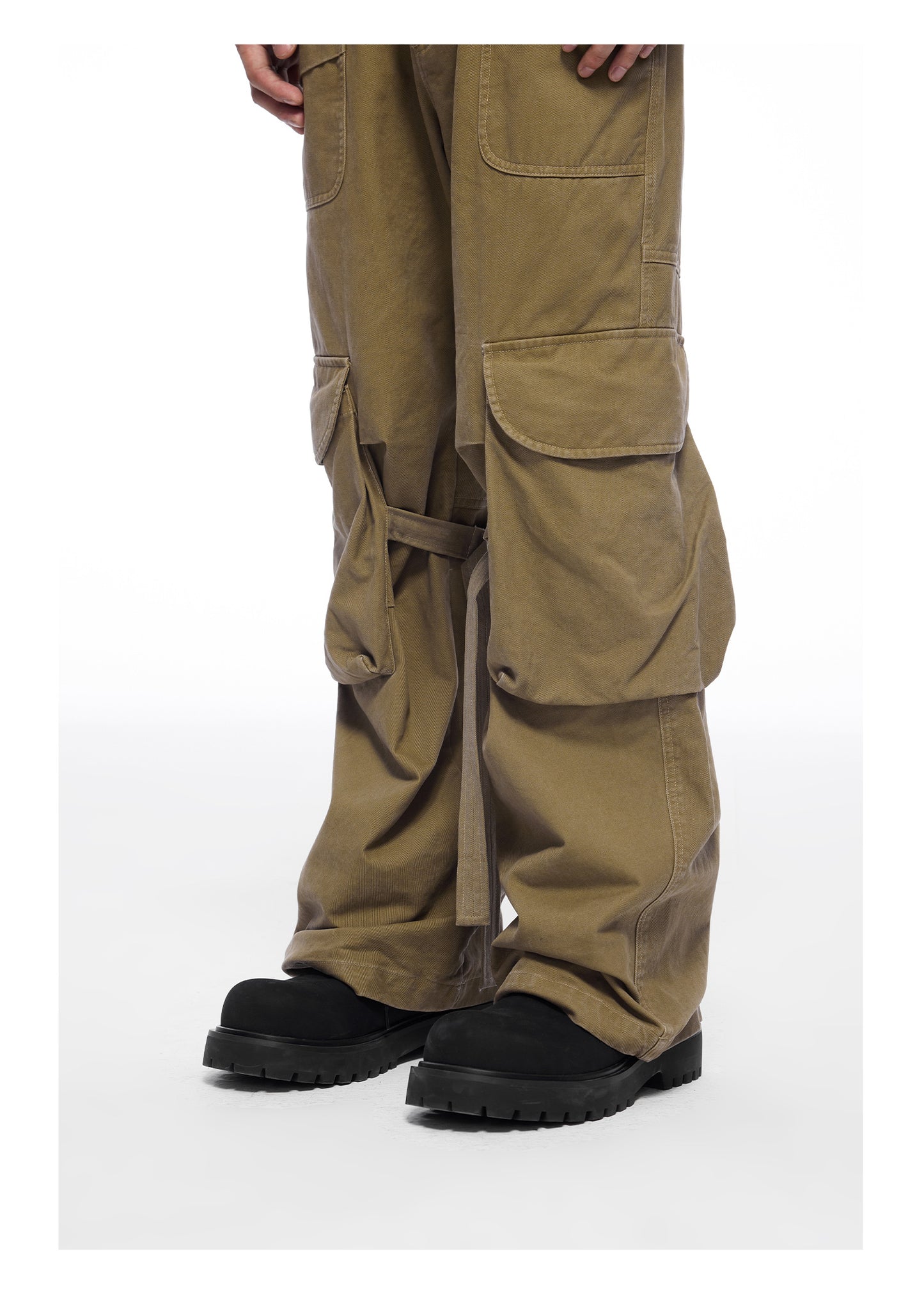 Multi-pocket casual pants with straps