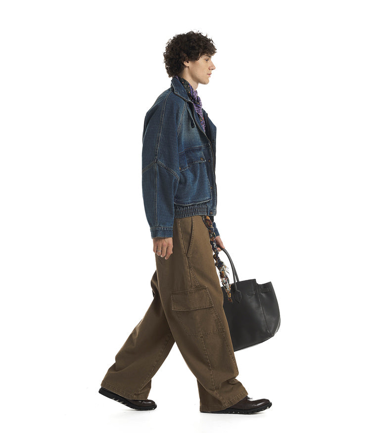 Short silhouette denim jacket