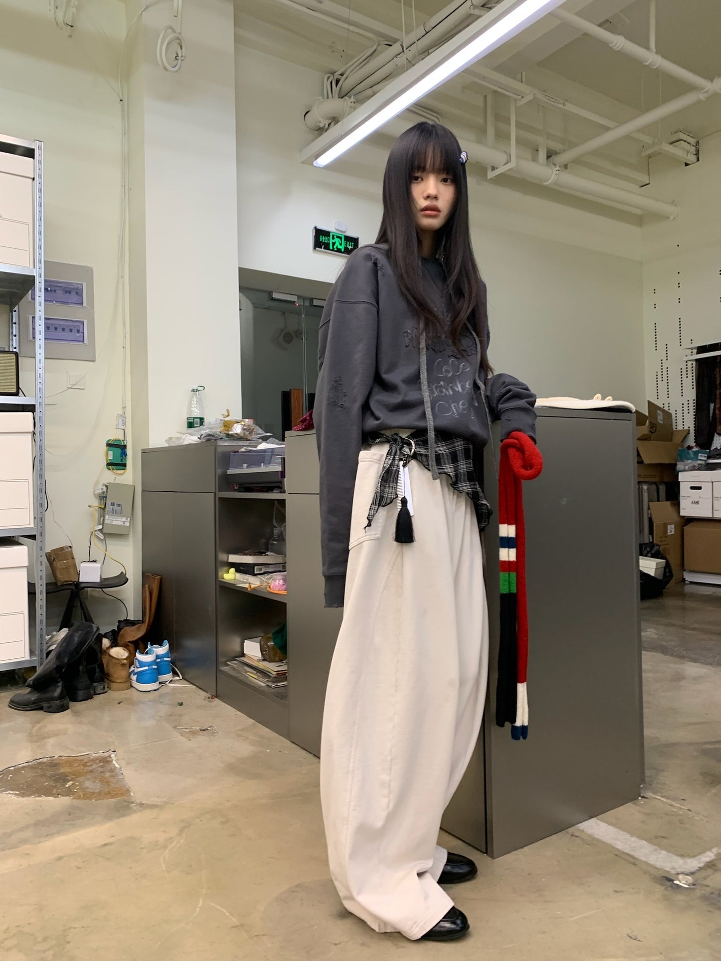 Scimitar cut knit casual pants