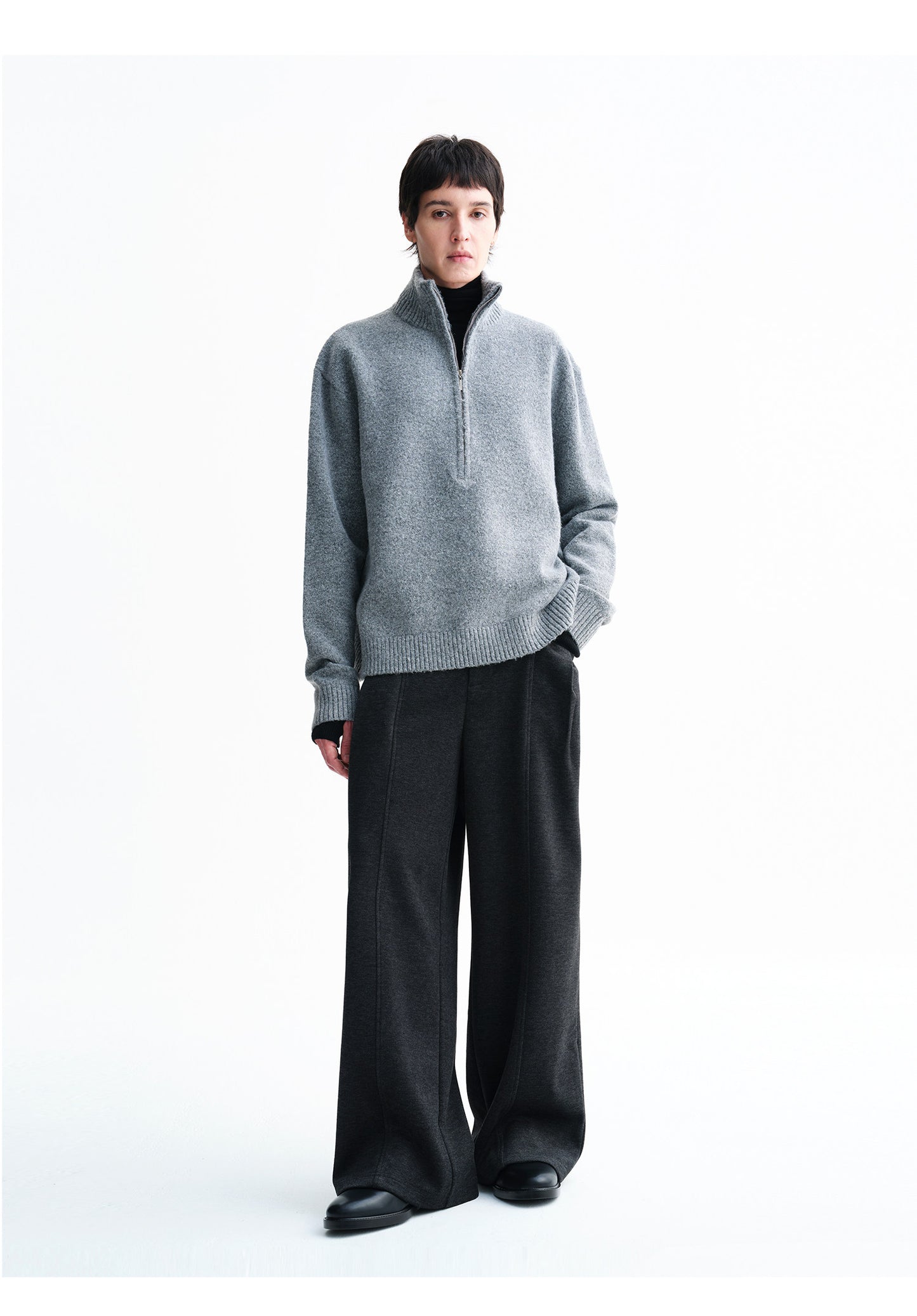 Side-seam pockets  Wide-leg pants