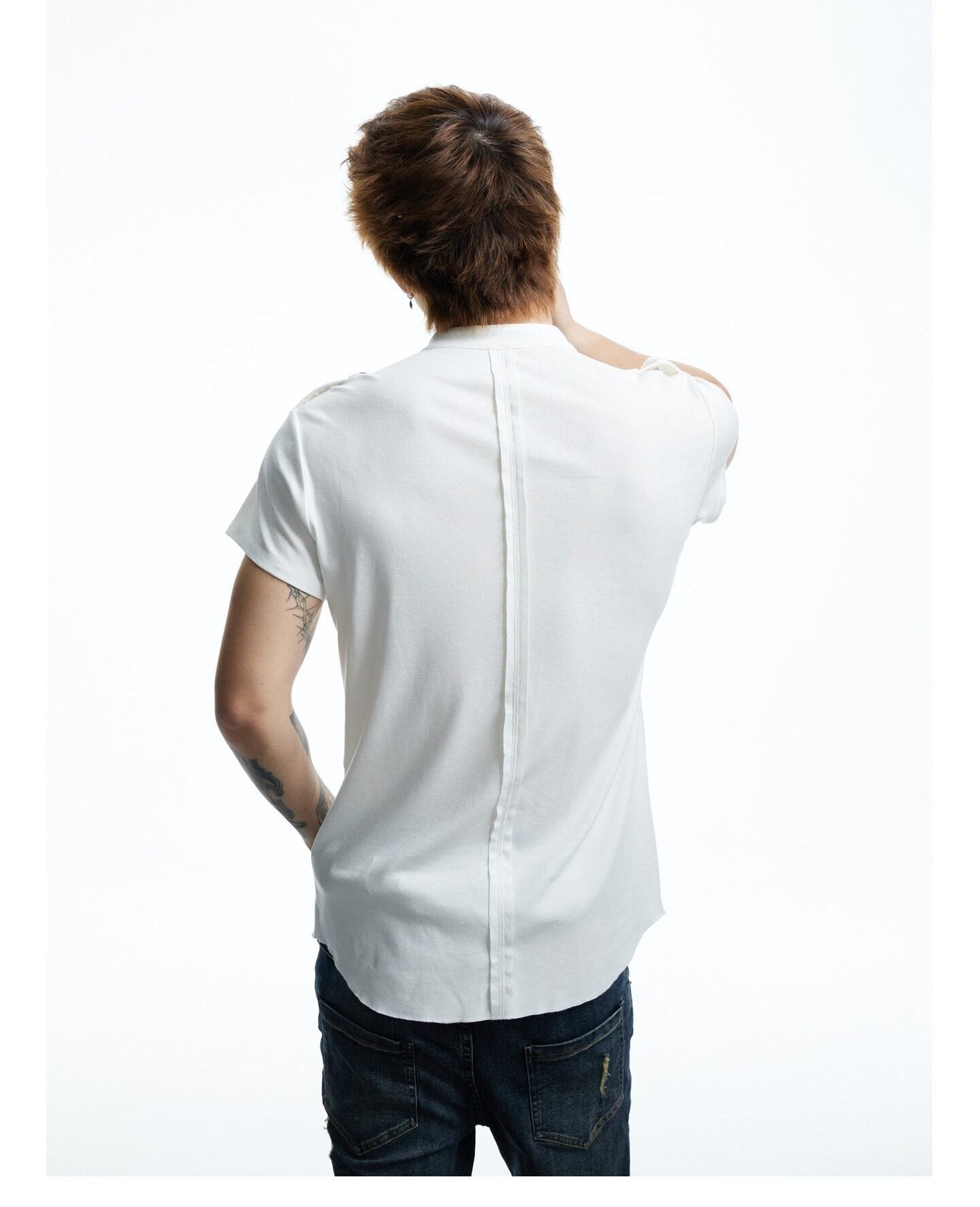 Retro-Style Henley Neck T-Shirt　