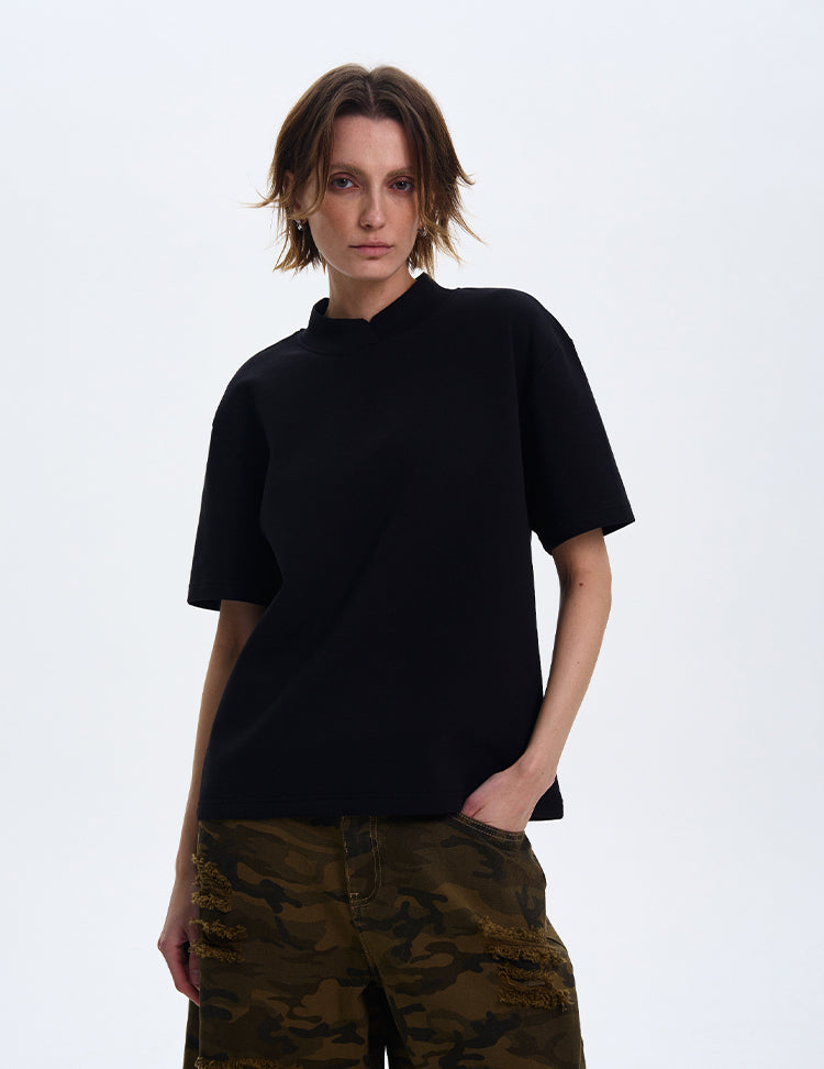 Air layer stand collar T-shirt
