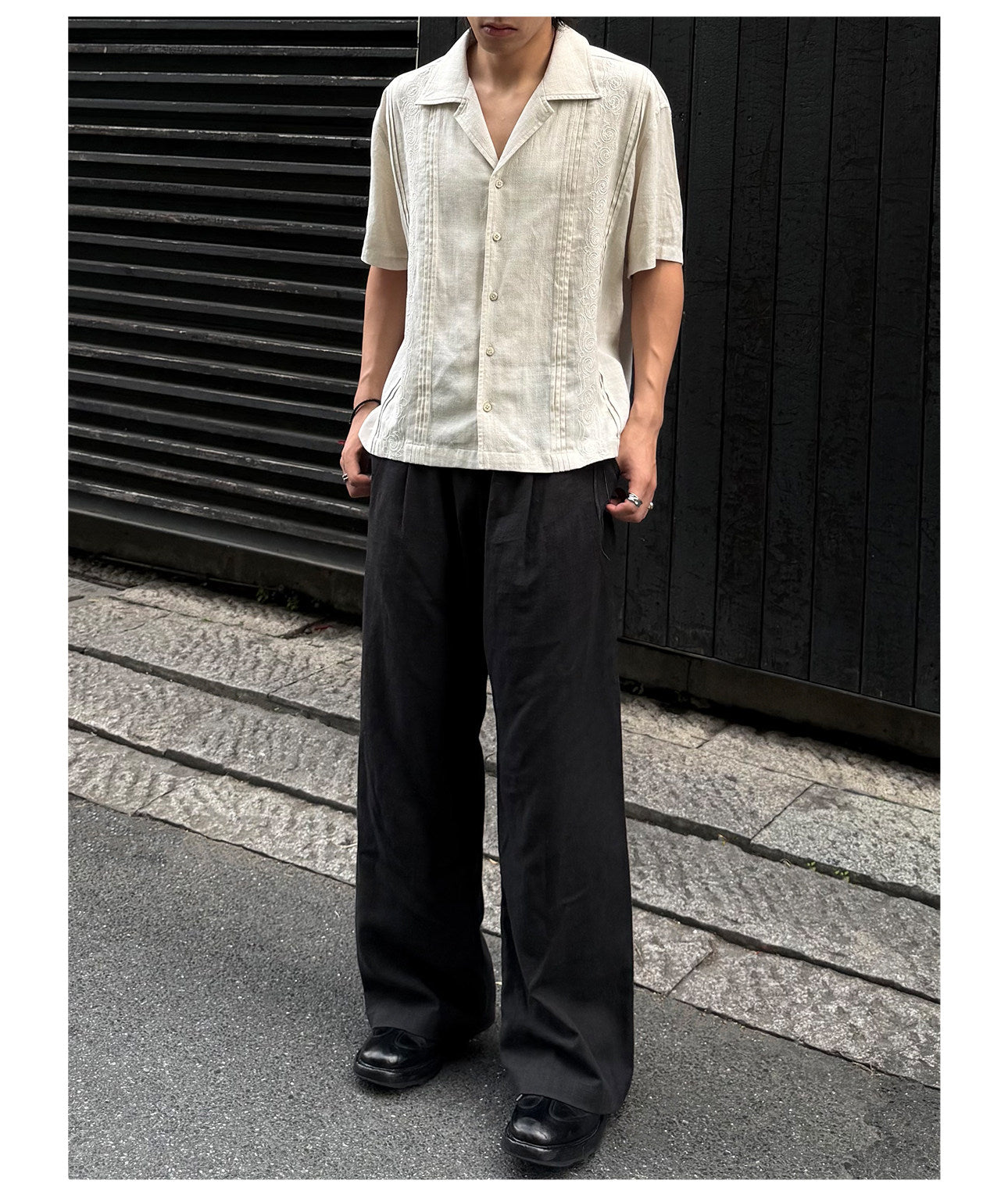 Embroidered Organ-Pleated Shirt