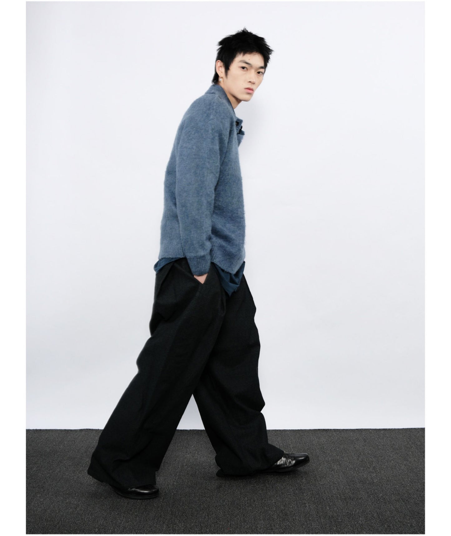 Mix-Color Yarn Collared Sweater