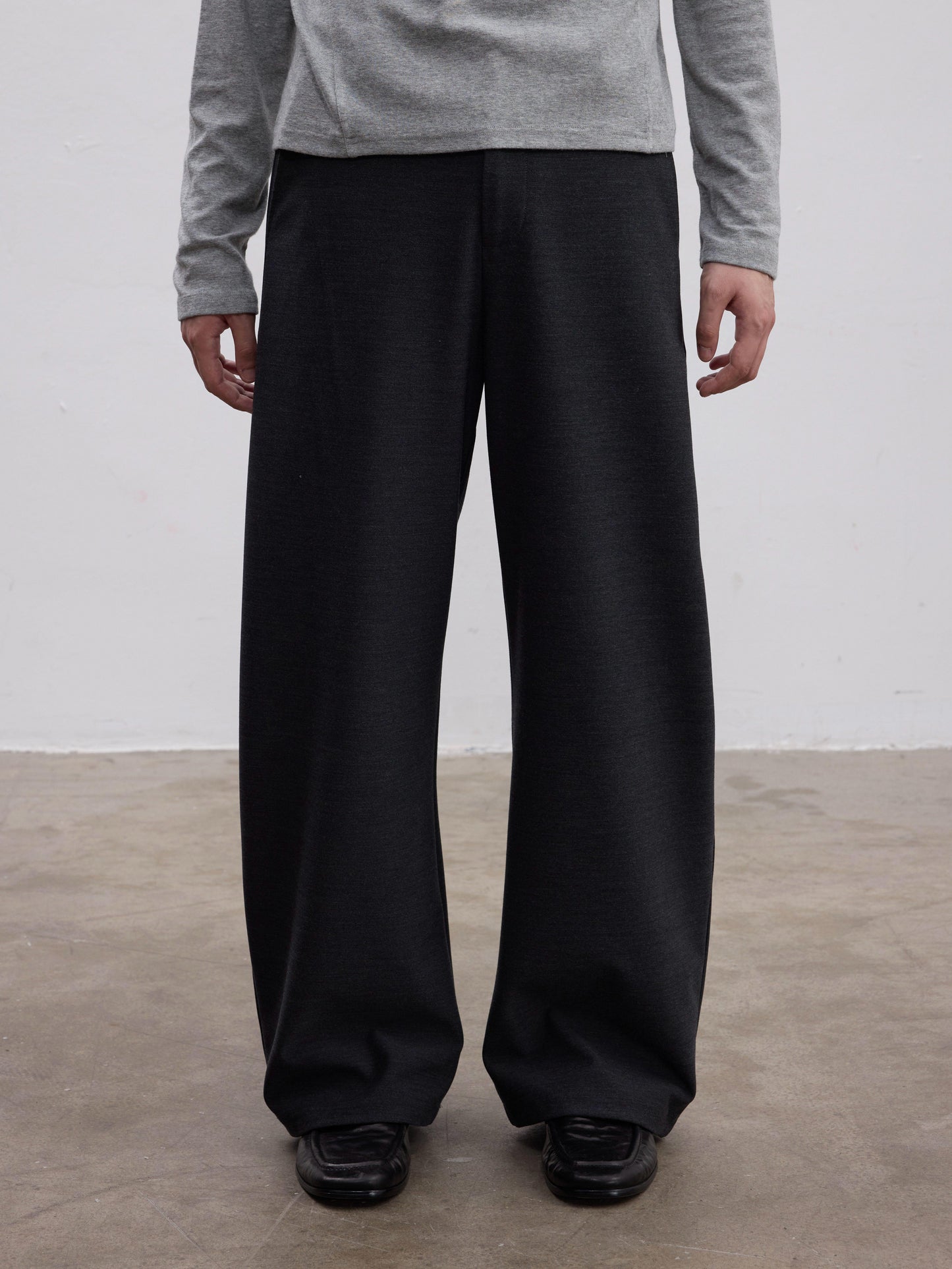Curved Silhouette Casual Pants
