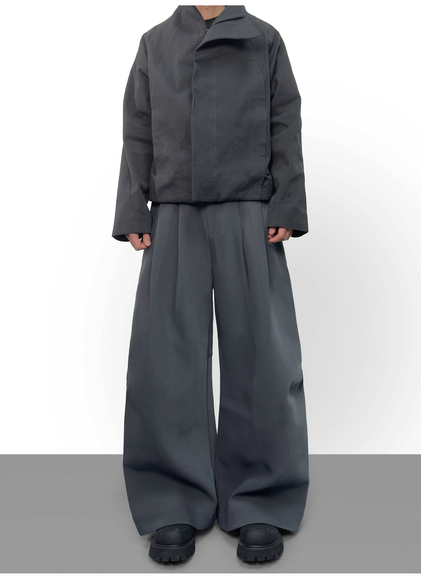 Pleated wide pants