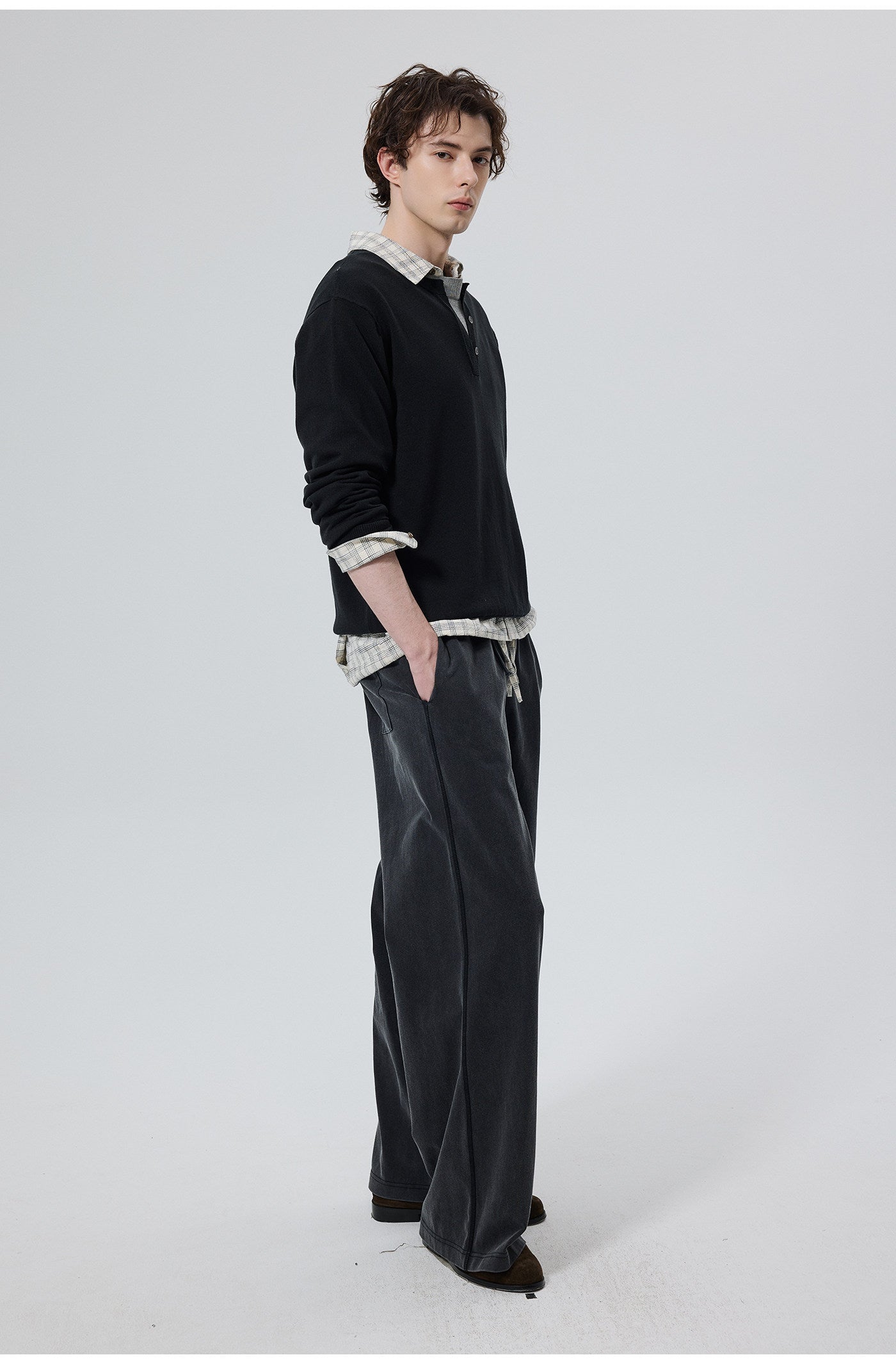 Matte-washed finish Stretch waistband Casual pants