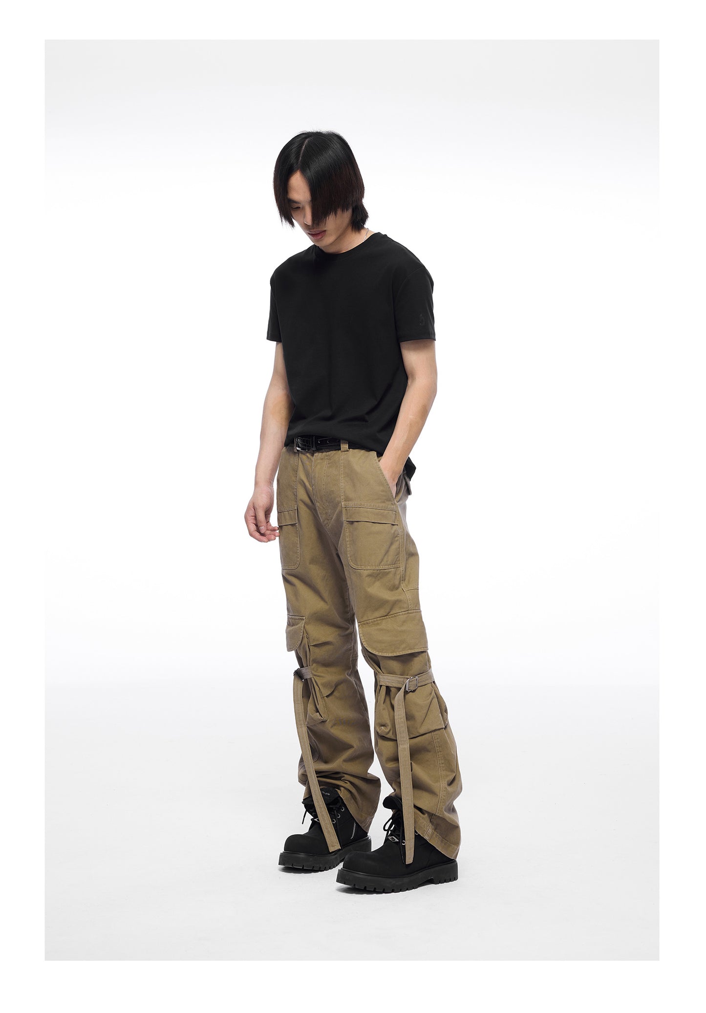 Multi-pocket casual pants with straps