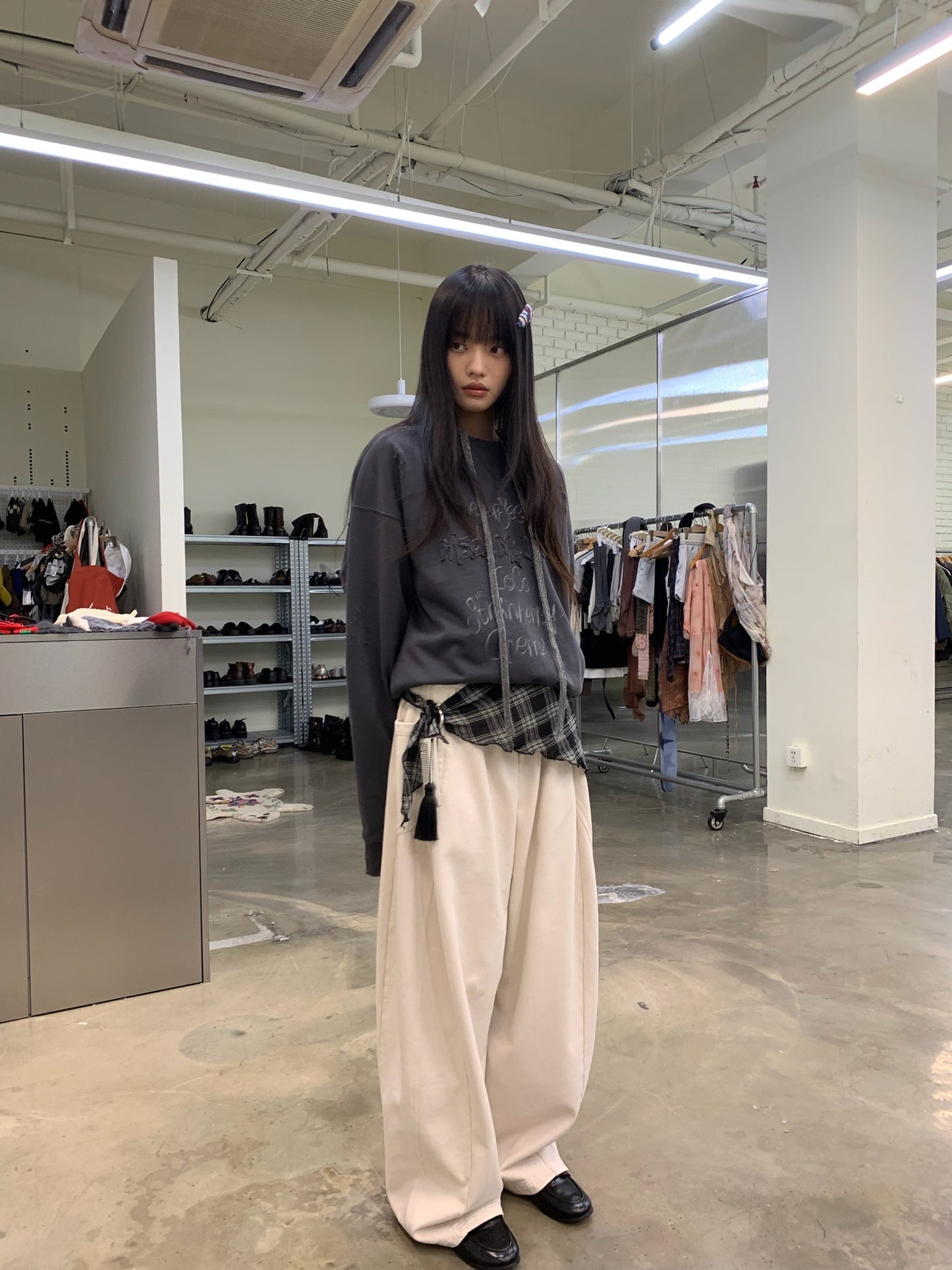 Scimitar cut knit casual pants