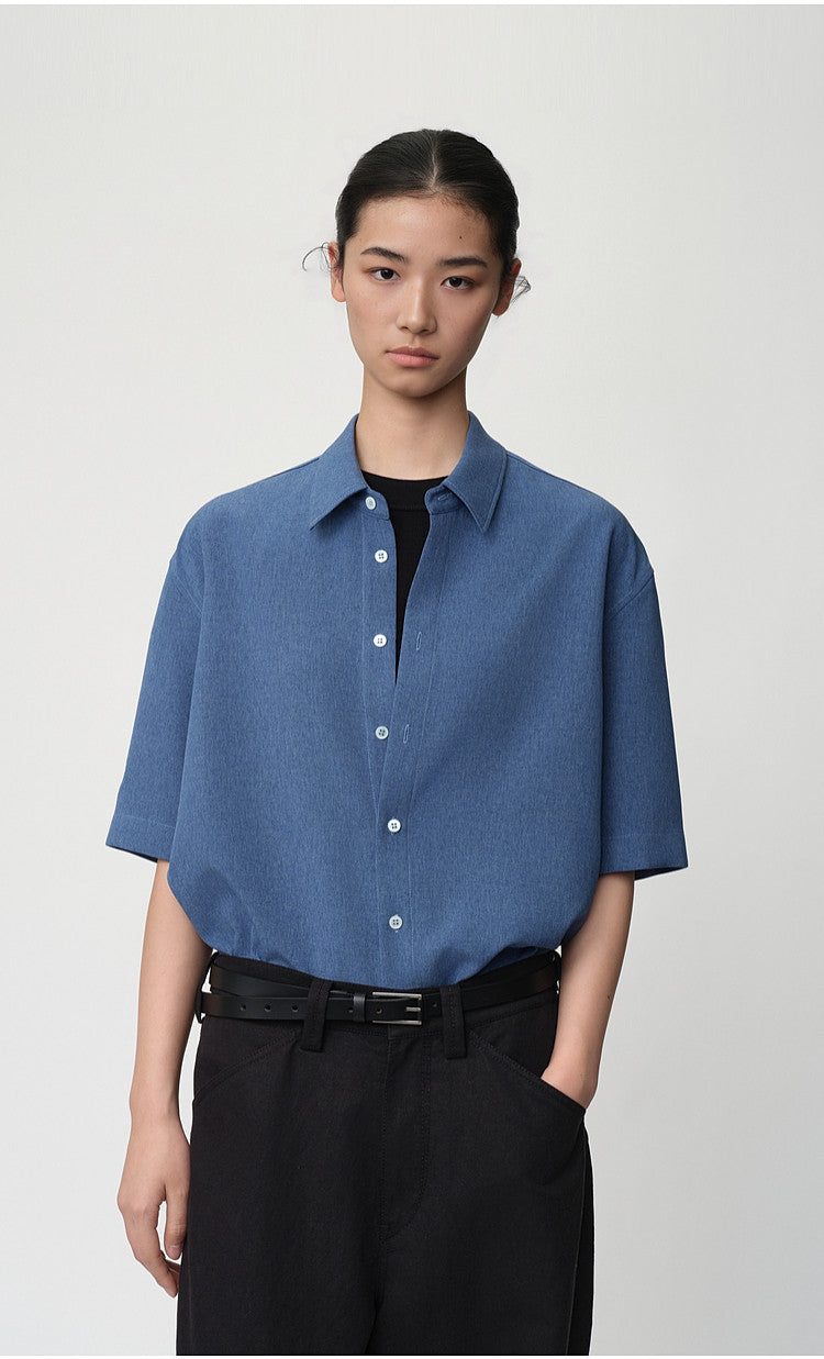Standard Color Shirt with Pleats on the Side Seams